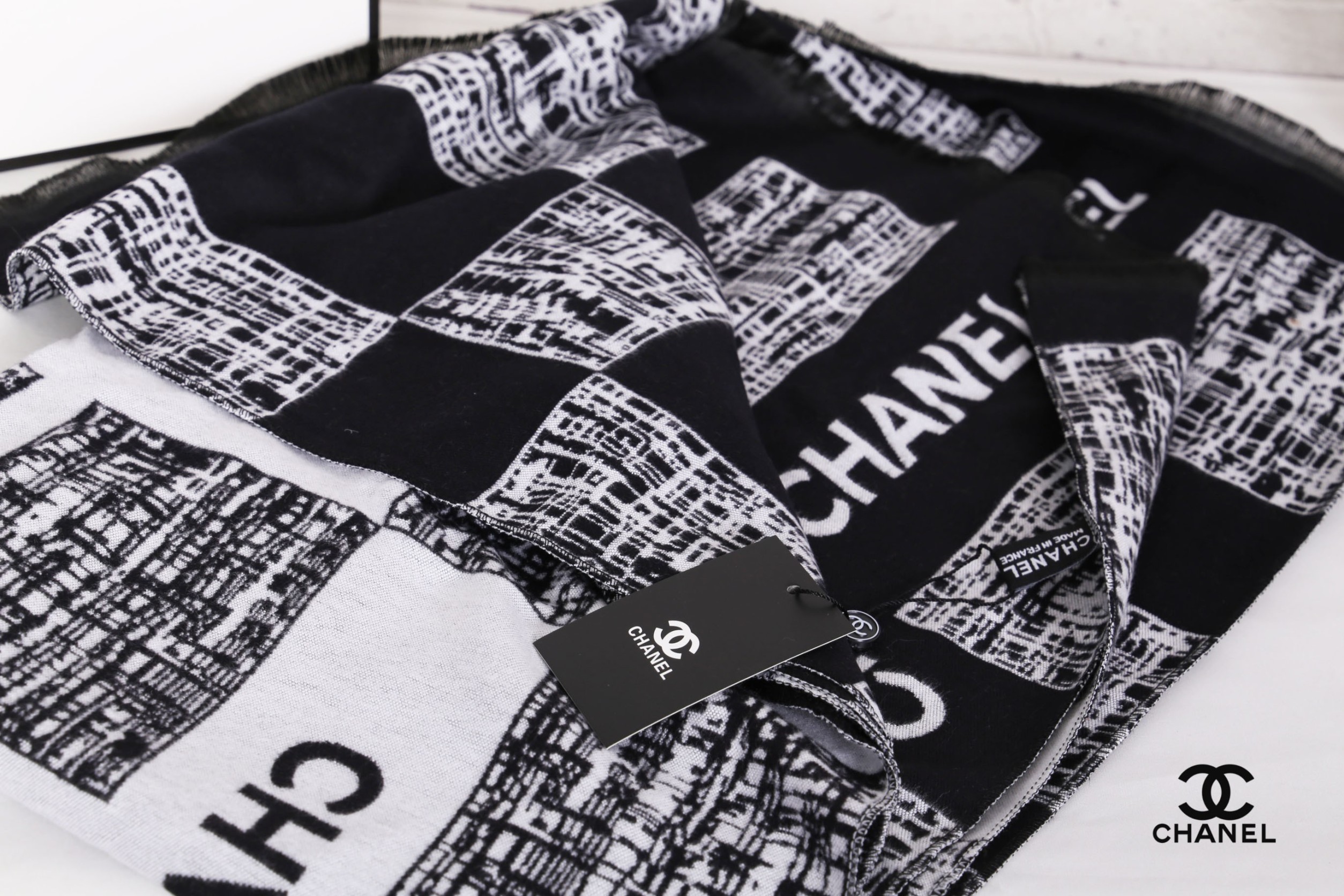 ผ้าพันคอไฮโซแบรนด์เนมชาแนลพรีเมี่ยมกิ๊ฟ Chanel Scarf/Wrap ผ้าพันคอ/ผ้าคลุมไหล่