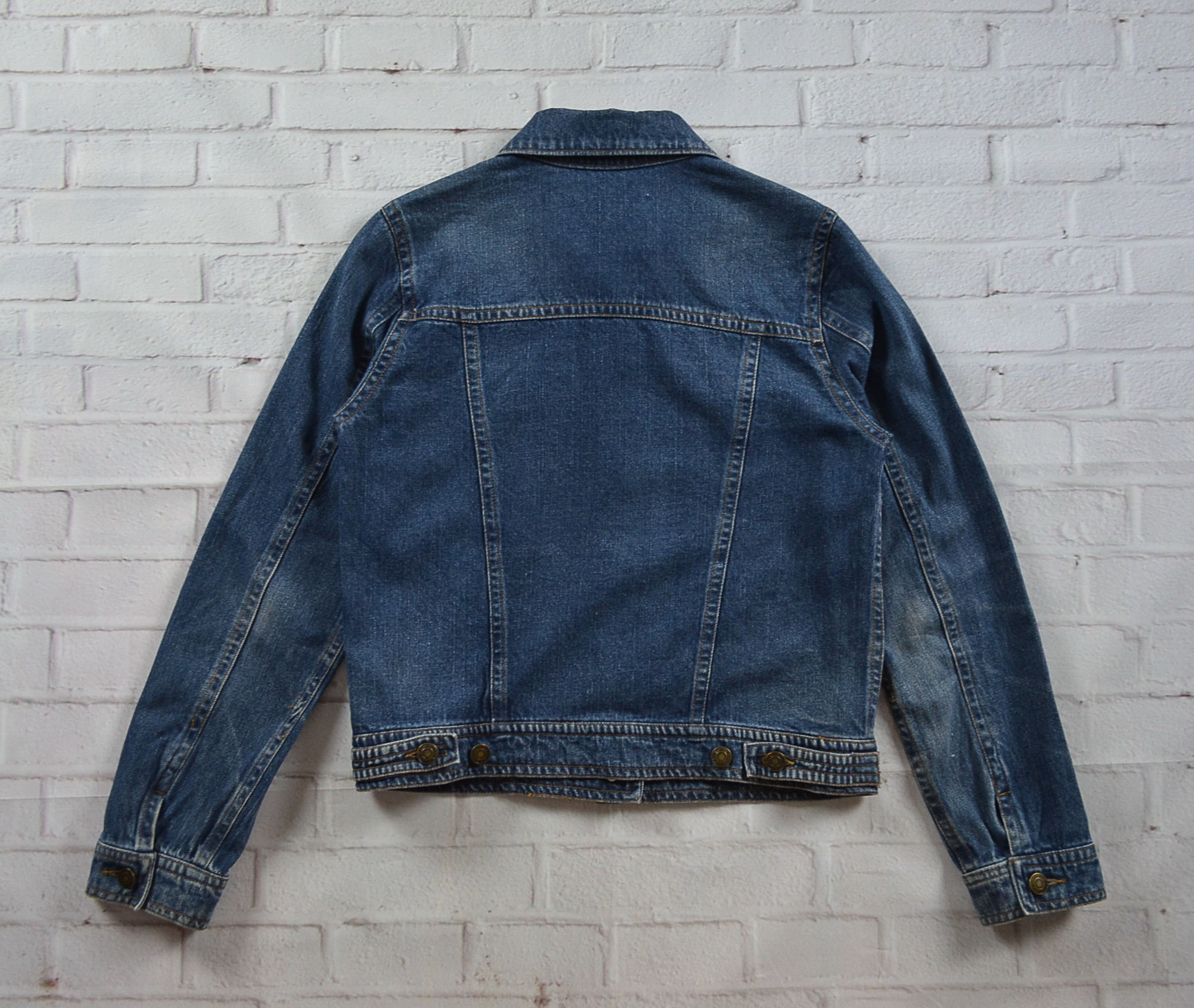 MAJESTIC LEGON อกจริง35' (S) เสื้อแจ็คเก็ตยีนส์ เสื้อยีนส์แขนยาวหญิงชาย เนื้อผ้านุ่ม สภาพสวยใส่สบาย