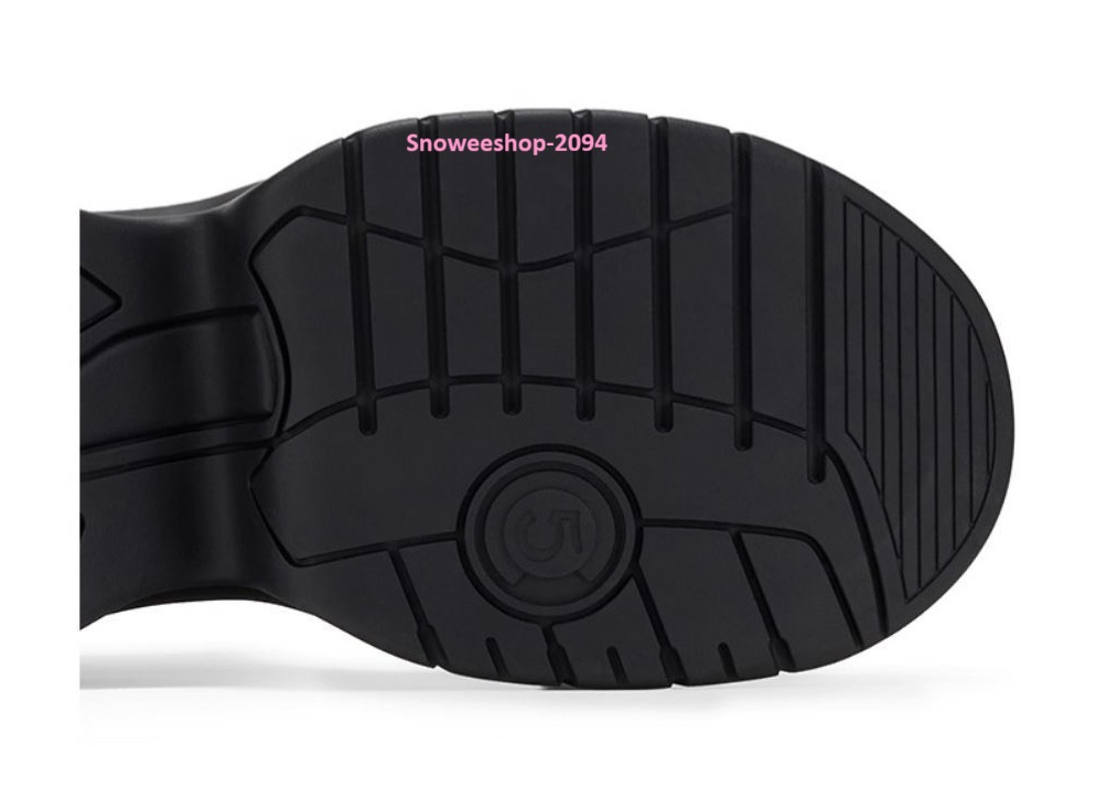 รองเท้าบูทที่เกิดมาเพื่อทริปหนาวและลุคเท่แบบไม่พยายาม สวมสบาย เดินทั้งวันก็ไม่เมื่อย พื้นหนาเก็บความอุ่น ส้นมั่นคง เดินบนหิมะก็เอาอยู จะไปทำงานก็ได้ จะไปเที่ยวก็ดี แมทช์กับโค้ทคือสวยจึ้งมาก 2 สี ไซส์ผู้หญิง 32-40 ทรงหัวมนสปอร์ต