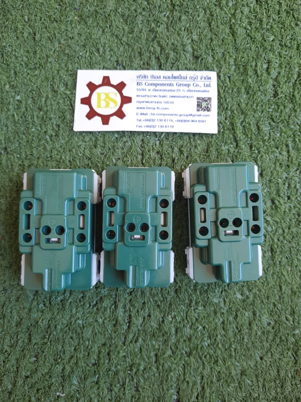 Panasonic : เต้ารับคู่มีกราวด์ WEG15929