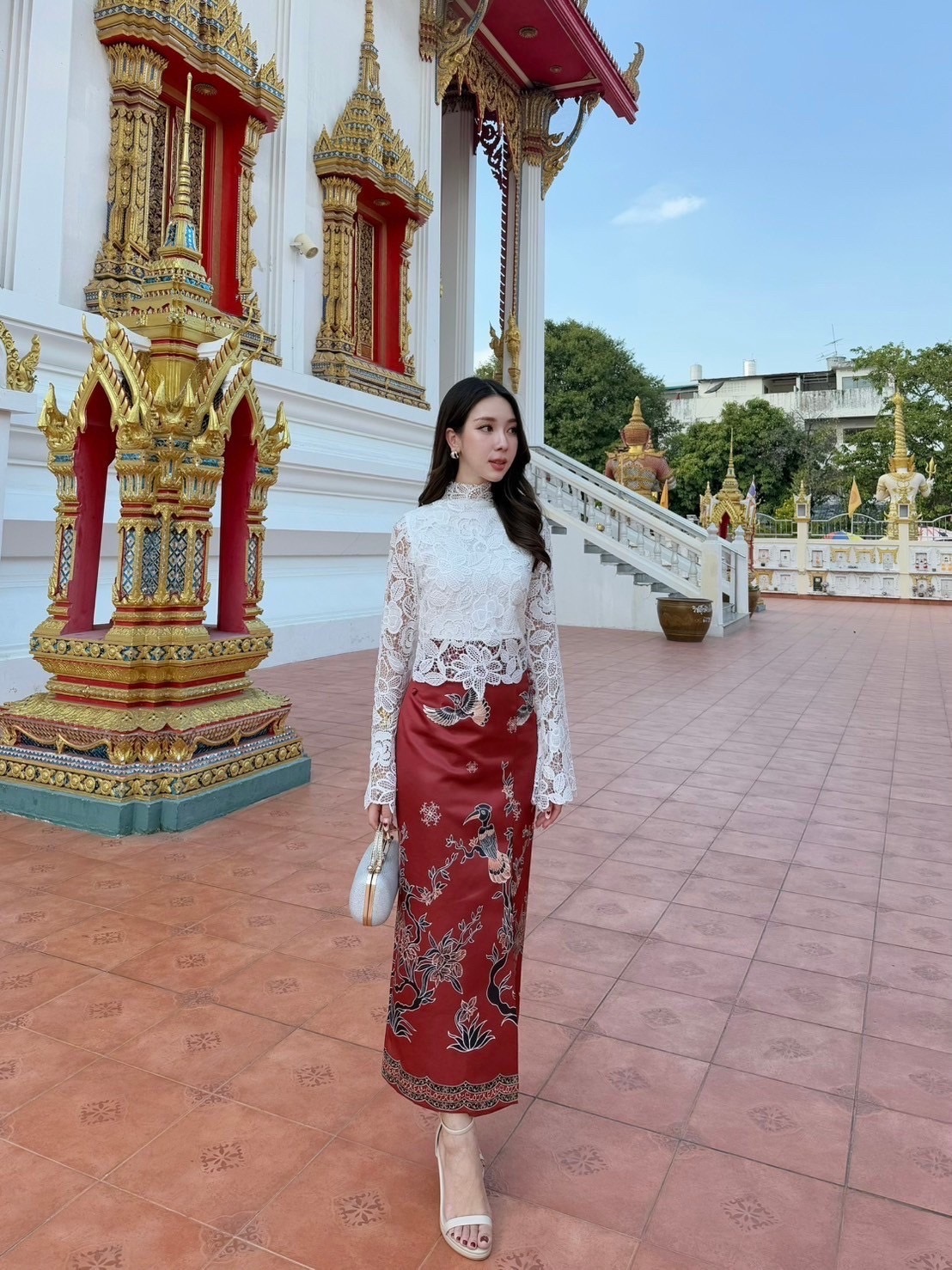 Set เสื้อ+ กระโปรง ผ้าลายไทย เสื้อลูกไม้แขนยาว กระโปรงทรงป้ายหรูหรา ราคาเบาๆ มาคะคุ้มๆได้2ชิ้น ใส่แยก ใส่แมทได้หมด งานดีราคาสบายกระเป๋า ผ้าดีมาก ๆ สวยหรู ดูดีไปอีกค่ะ มีซับใน คือดี๊ ดีย์
