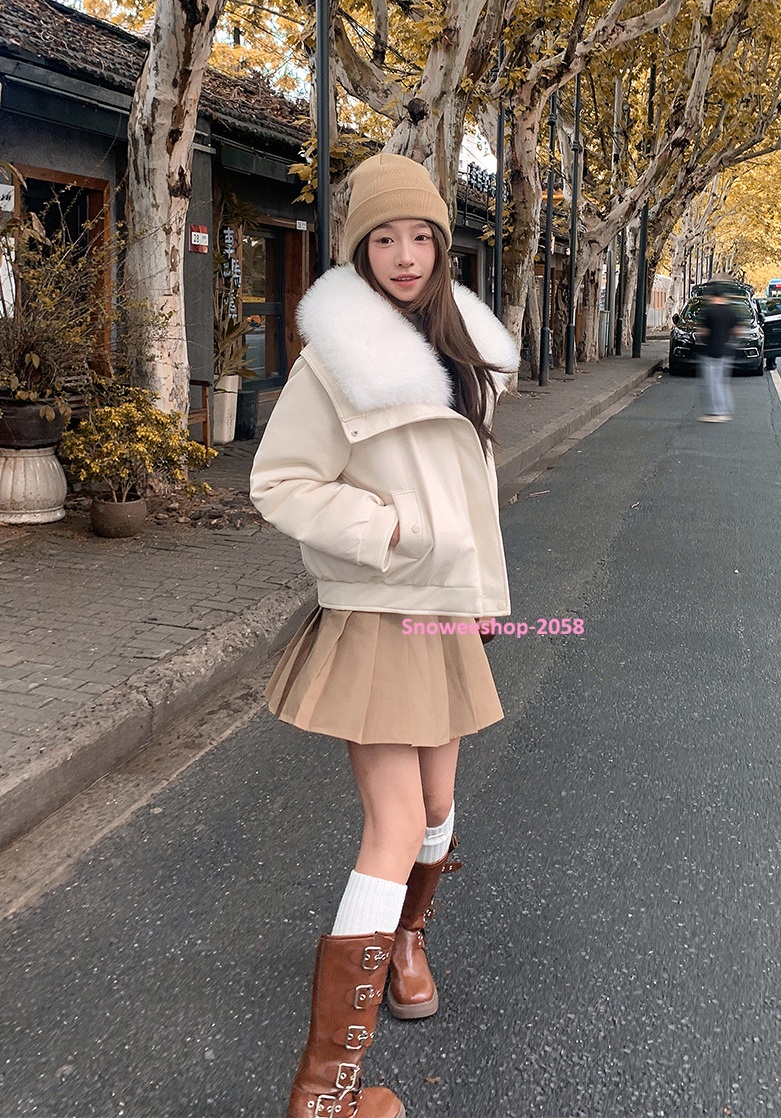 แค่ใส่ก็ได้ลุค “Luxury Winter Girl” แจ็คเก็ตดาวน์ปกขนเฟอร์ ทรงโอเวอร์ไซส์สุดเก๋ กันหนาวติดลบได้จริง ใส่ถ่ายรูปก็สวยปัง! มี 6 สี เลือกแมทช์ได้ทุกสไตล์