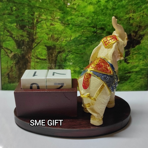 ช้างคาเลนดาร์ ช้างเผือกชูคอ พร้อมกล่องเละถุงไหมแก้วสีทอง EC01 ชิ้น