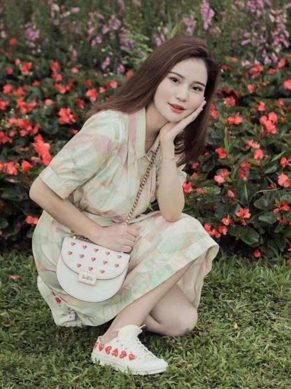 กระเป๋าสะพายไฮโซเก๋ๆ น่ารัก แบรนด์เนมโค้ชสีขาวครีมลายหัวใจสีชมพูหนังแท้สายโซ่อะไหล่ทอง COACH ALIE SADDLE BAG WITH HEART EMBROIDERY((C3922))