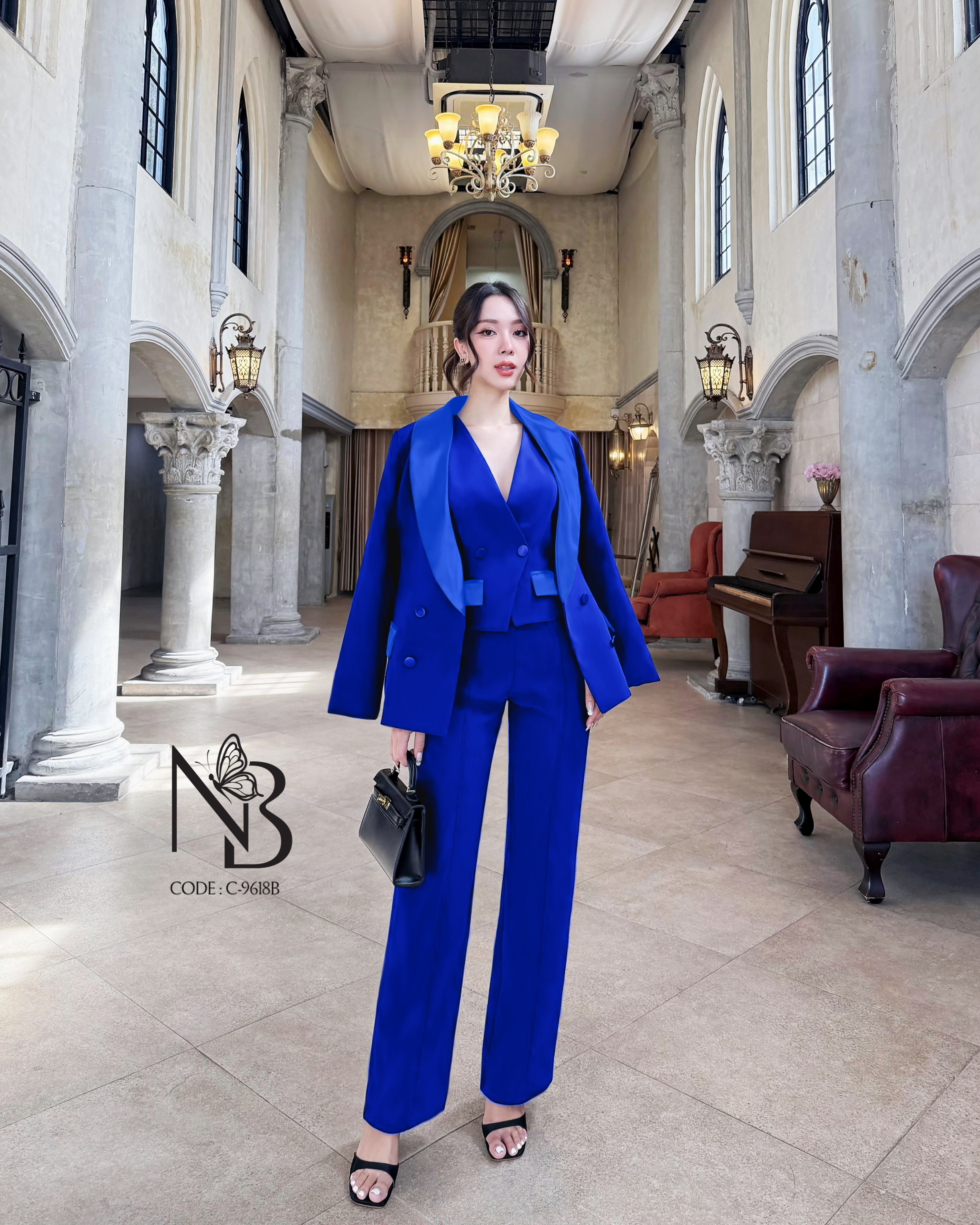 เสื้อสูทแขนยาวปกคอเงา ช่องกระเป๋าแต่งเงาใช้งานได้จริง กระดุม 4 เม็ด 🖤เสื้อกั้กกระดุม 2 เม็ด ช่องกระเป๋าแต่งเงาใช้งานได้จริง มีฟองน้ำมาให้ด้วยนะ 🖤กางเกงขายาวทรงกระบอก งานซิบหลัง ตีเกล็ตด้านหน้า มีช่องกระเป๋า ผ้าดียกเซท งานเริ่ด ใส่ได้หลายโอ