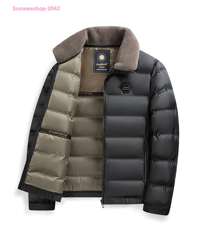 โค้ทผู้ชายลุคเจนเทิลแมน เท่ อบอุ่น ครบจบในตัวเดียว หนาวติดลบ หิมะโปรย หรือเจอลมแรงแค่ไหน…ก็เอาอยู่ หนาวติดลบ หิมะโปรย หรือเจอลมแรงแค่ไหน…ก็เอาอยู่ ดีไซน์เนี๊ยบ ดูดีตั้งแต่สนามบินจนถึงเมืองหนาว อบอุ่นขั้นสุด กันหนาวติดลบได้จริง กันหิมะ กันน้ำ กันลมแรง สวมใ