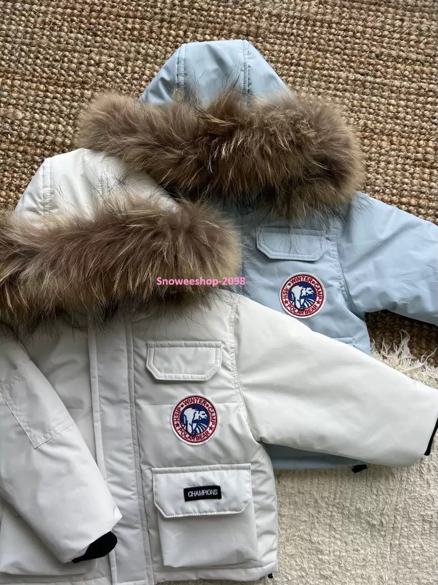 ลมหนาวก็ไม่กลัว…เด็กใส่แล้วอุ่นมาก สื้อกันหนาวสไตล์แคนาดากูส มีฮู้ดกันลม–กันน้ำ–กันหิมะ ใส่เที่ยวเมืองนอกได้สบาย มีไซส์ 80–150 cm และ 3 สีสุดคิ้วท์ ครบทุกลุค