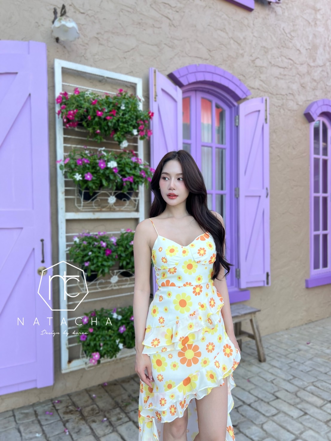> > NATACHA < < เรียบหรู ดูแพง งานคุณภาพ !!! Detail : เดรสสายเดี่ยวดอกไม้สีโทนส้มเหลืองขับผิวมากกกก ใส่ถ่ายรูปคาเฟ่เชียงใหม่ปังสุดๆ กระโปรงบานๆ เนื้อผ้าซีฟองซับใน3ชั้น งานสวยมากๆๆค่า ลุคเจ้าหญิงเดินสวนดอกไม้มากก Color : Original ตาม Shop งานป้