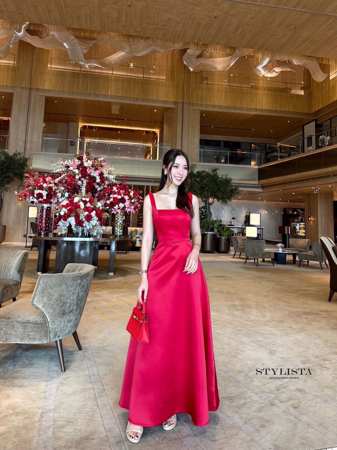 เดรสแบบยาวใส่สวย กระโปรงยาวระบายพริ้วๆ มีเข็มขัดเข้าชุด ซิปหลัง ใส่สวยดูดี ใส่สวยน่ารักมากๆ ใส่ได้หลายโอกาส เที่ยวก็ดี ทำบุญก็สวย จัดด่วนนนๆ ชุดสวยหมดเร็วนะคร๊า สั่งก่อนสวยก่อน