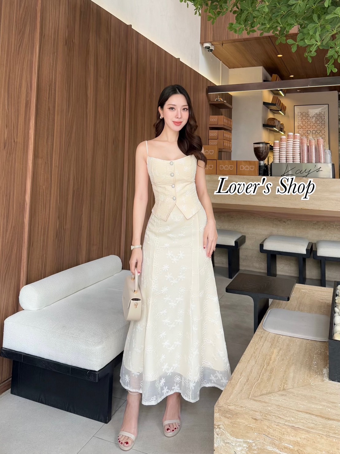 Teg : Lover’s Shop Detail : Set2ชิ้น งานลูกไม้ที่มีความน่ารัก หวานซ้อนเปรี้ยว ดีเทลเสื้อสายเดี่ยวทรงกระดุมหน้า อกมีฟองน้ำความยาวเสื้อกำลังดีเอวไม่ลอยนะคะ กระโปรงทรงหาปลา งานซิบหลัง มีซับในหนาอย่างดี ไม่บางไม่โป้ค่ะ ลุคนี้ใส่ได้หลายโอกาศ ใส่เที่ยว เดินห้าง
