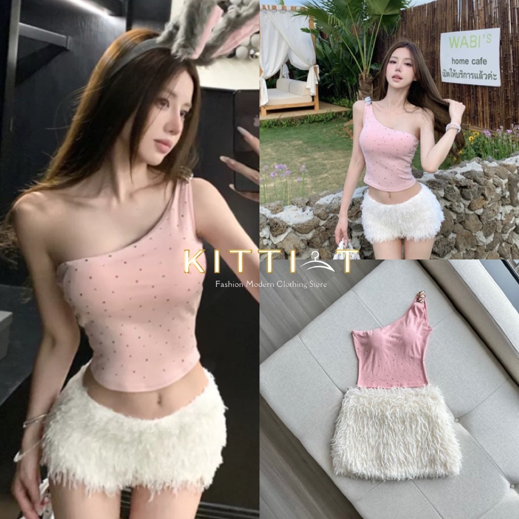 Set (2)ชิ้น เสื้อ+กระโปรง สาวกสายตะโกนต้องไม่พลาด กับ collection นี้ ด้วยdetails ชุดแบบจัดเต็ม ตัวเสื้อเป็นผ้าเนื้อนุ่ม ตกแต่งติดเพชรทั้งตัว เป็นสายเบี่ยงข้างเดียว มาพร้อมกระโปรง คู่ใจ กระโปรงขนน่ารักฟรุ้งฟริ่ง set นี้คือใช่เลย