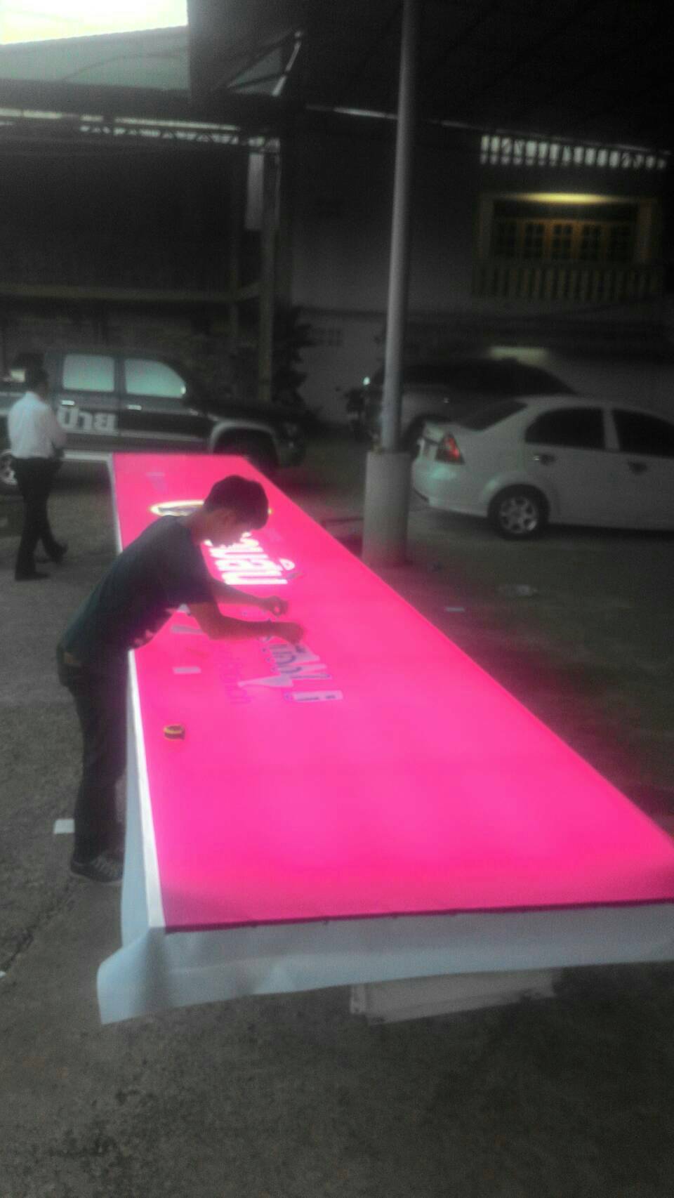 อักษรไฟและกล่องป้ายไฟ