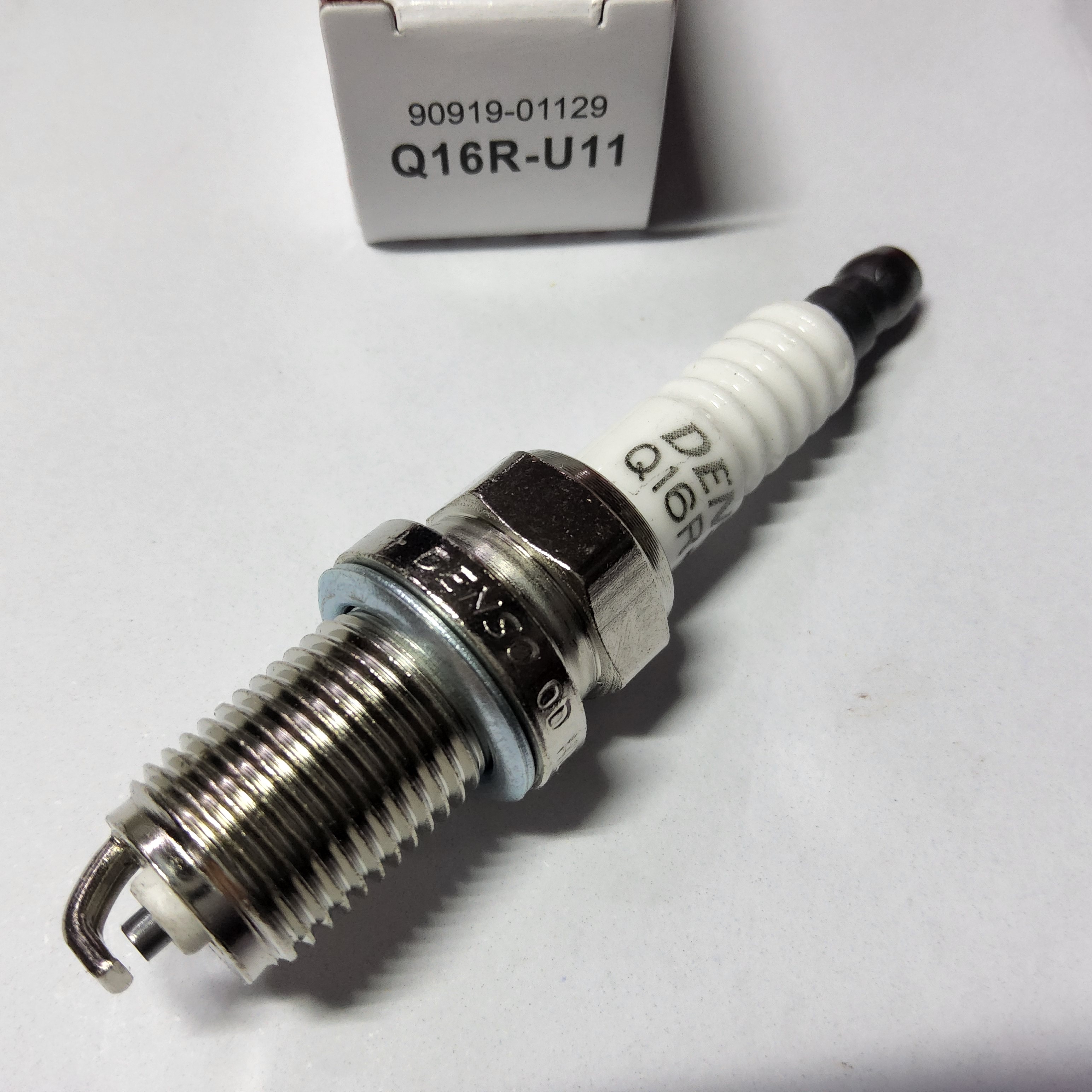หัวเทียน DENSO ( Q16R-U11 ) เกลียวยาว บ็อก NO 16 ราคาตัวละ [ ระยะการใช้งาน 20000 - 30000 กม. ]