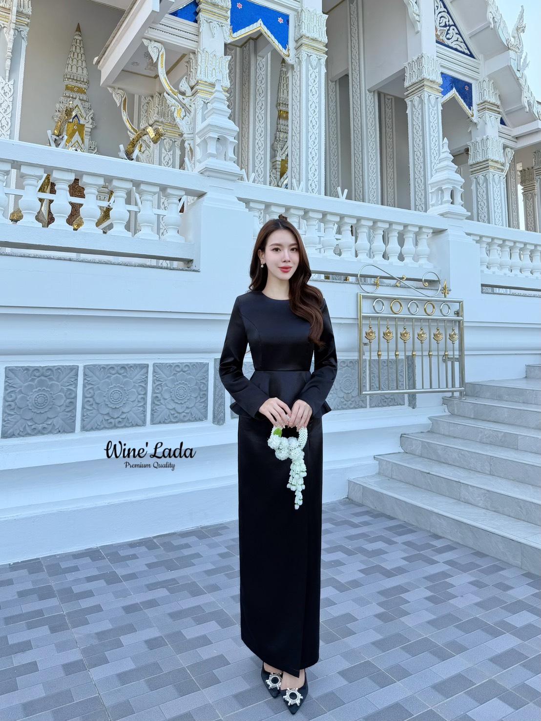 Set 2 Pcs. เซ็ทชุดไทยแบบเรียบๆเสื้อแขนยาวปลายระบาย อกมีฟองน้ำ มีซิปด้านหลัง มาพร้อมกับกระโปรงผ้านุ่มลื่น ทรงสอบเข้ารูป จะงานราช งานบุญ ได้หมดเนื้อผ้าใส่สบาย ทรงสวยมากค่ะ เป๊ะและเข้ารูป ใส่แล้วผอมเพียว กระโปรงซับในทั้งตัว ใครได้ลองแล้วจะหลงรักค่าา รับรองคุ