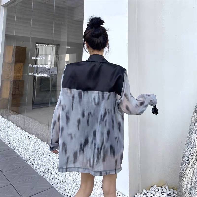 เสื้อคลุมแขนยาว ตัดต่อ ผ้าพิมพ์ลายกราฟริกดีเทล สวย ทรงหลวมใส่สบายค่ะ