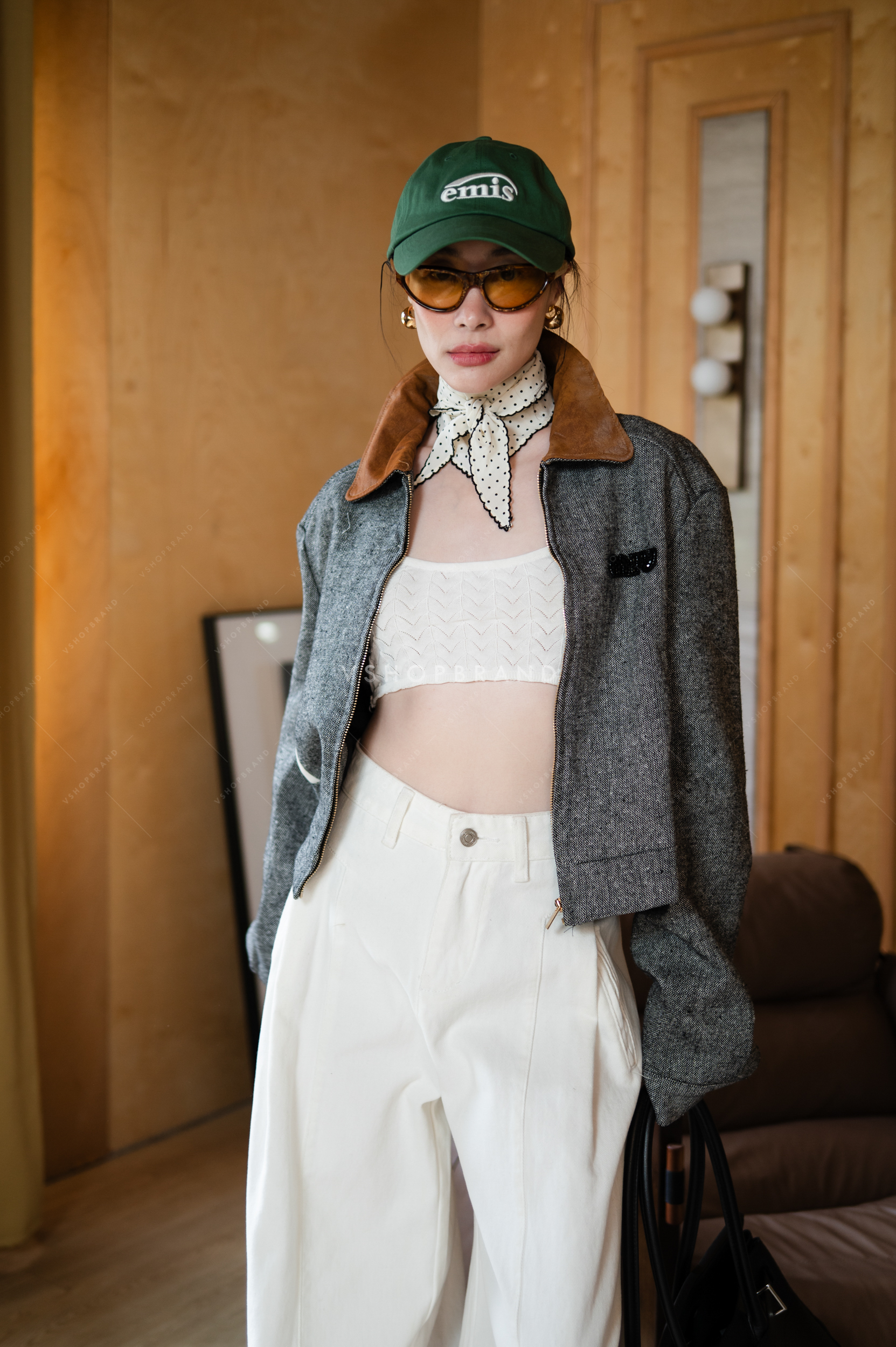 เสื้อคลุมผ้าทอ ปกหนัง อก miu.miu #vshopbrand #vshop #สูท #blazer #สูท #workingoutfit #outfits #girlstyle #womenwear #ชุดทำงาน #เสื้อสูท #เสื้อคลุม #ootd #แจ็คเก็ต #jacket