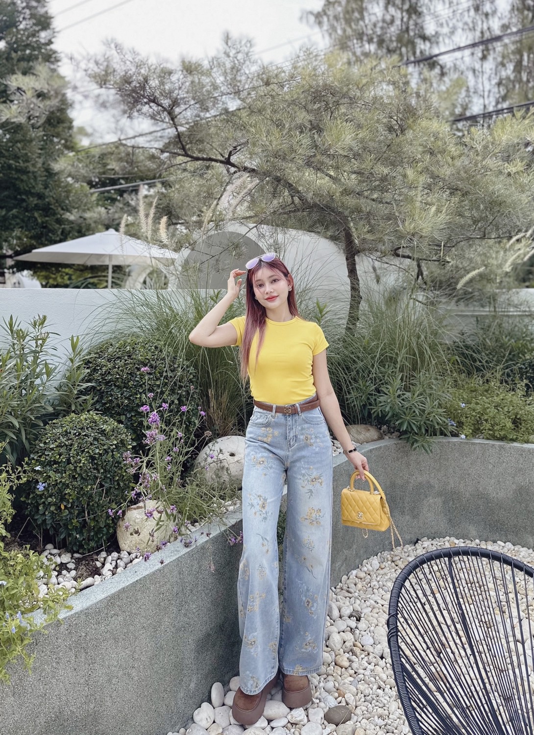 Brand : Kr Detail : Set เสื้อยืดสีเหลืองที่เนื้อผ้าดีมากก สีสดใสมาก แมตกางเกงยีนพิมพ์ลายดอกไม้แบบวินเทจ รุ่นนี้ใส่ได้บ่อยแน่นอน ใส่ถ่ายรูปสวยปังมาก #9054