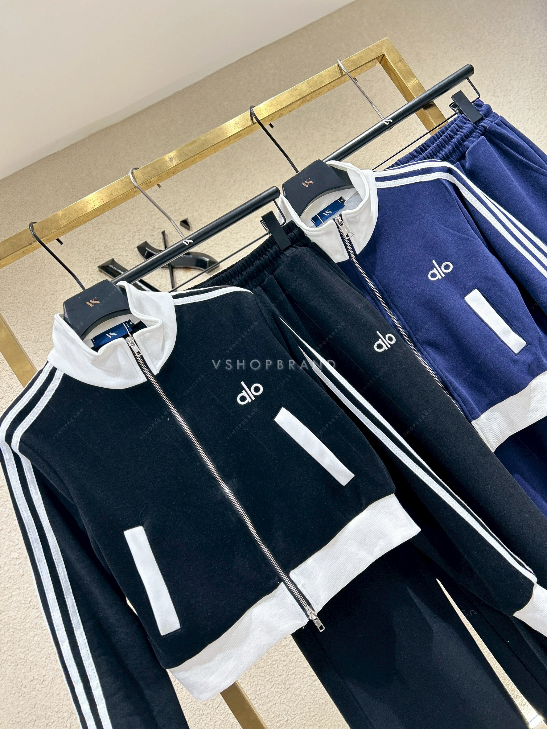 Set เสื้อวอร์มแขนยาวแถบไทล่ ขลิบขอบปัก al o + กางเกงขายาว