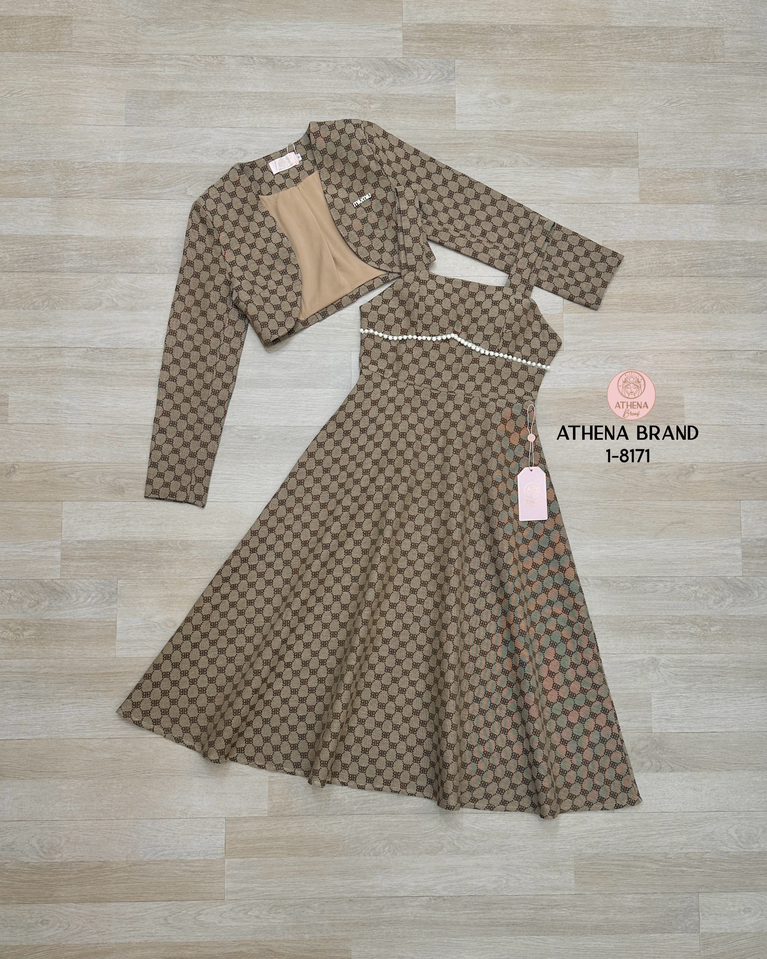 Tag 🔖 :Athena (อธีน่า) Brand Detail :: Dress+เสื้อคลุม เดรสสายเดี่ยวหน้าอกเสริมฟองน้ำจัดทรงสวย ดีไซน์แต่งไข่มุก แมตช์มาคู่กับเสื้อคลุมแขนยาวช่วงไหล่เสริมฟองน้ำให้ดูสง่า เนื้อผ้าทอลายมีTexture