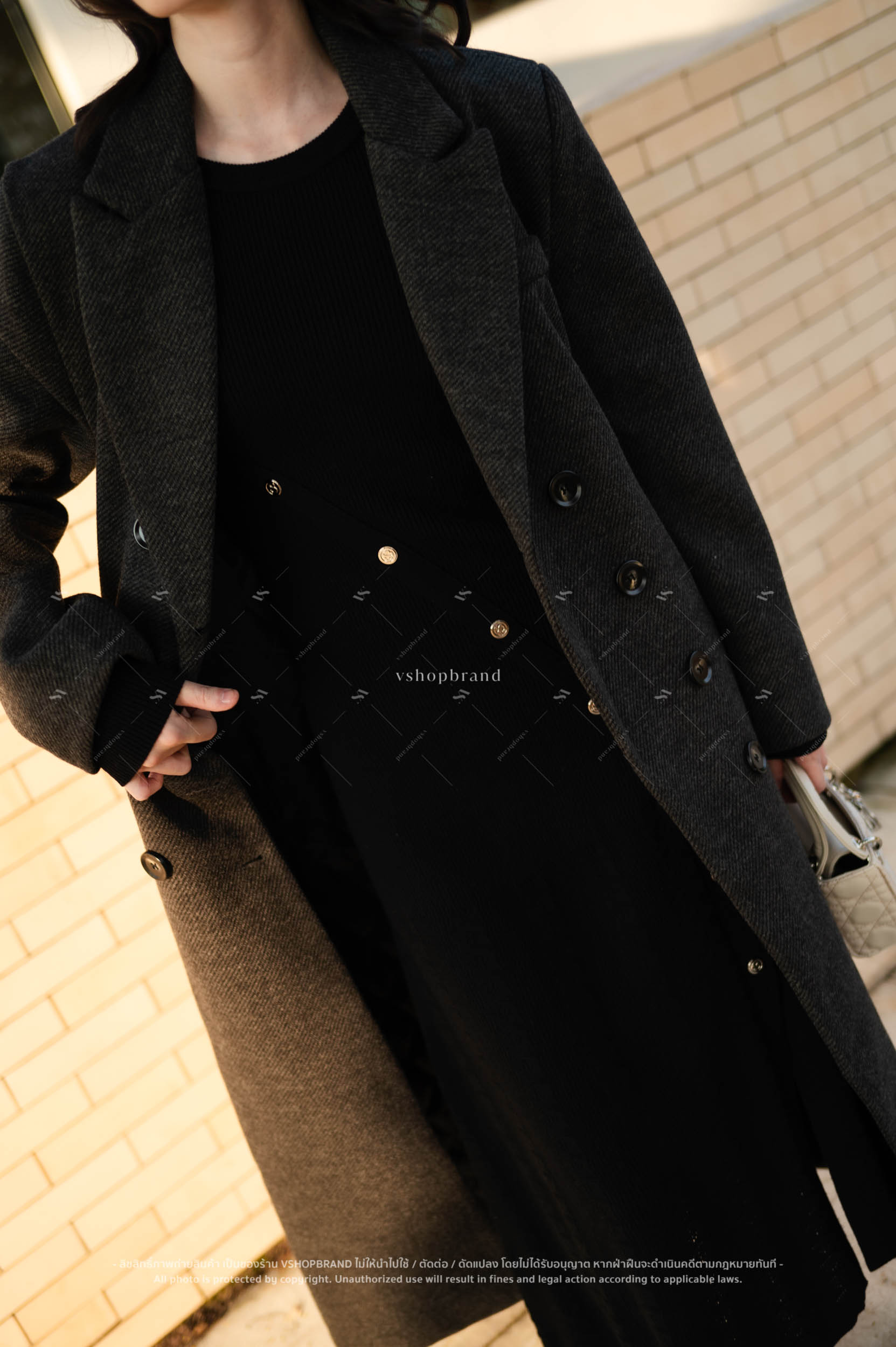 โค้ทยาวทรงตรง เนื้อผ้าวูล ลายผ้าเฉียง