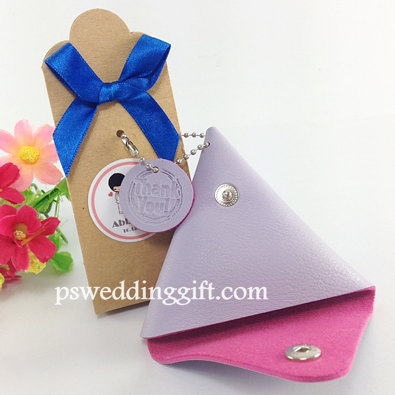 กระเป๋าหนังรูปสามเหลี่ยม คละสี พร้อมสายคาดกระดาษ