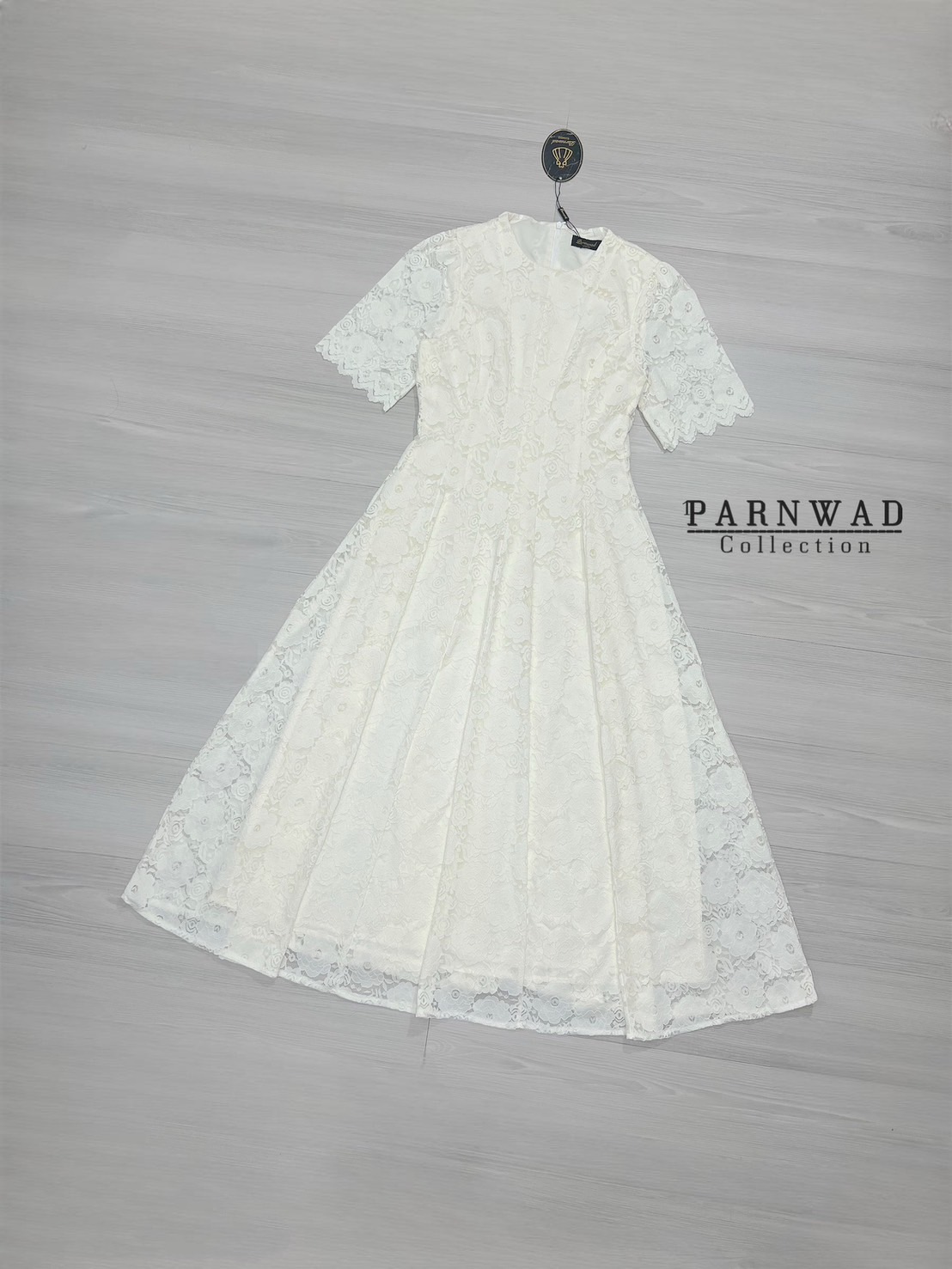 เดรสลูกไม้เนื้อนิ่มตัวยาว ลายลูกไม้สวยงาม ซับในนิ่มทั้งชุด ตีเกล็ดหน้าเพื่อความสวยงาม ชุดนี้ต้องมีน๊าสายงานบุญใส่ได้ตลอดเลยค่า #parnwadcollection #ชุดงานบุญ #ชุดไทย #ชุดไปวัด #งานตามหา