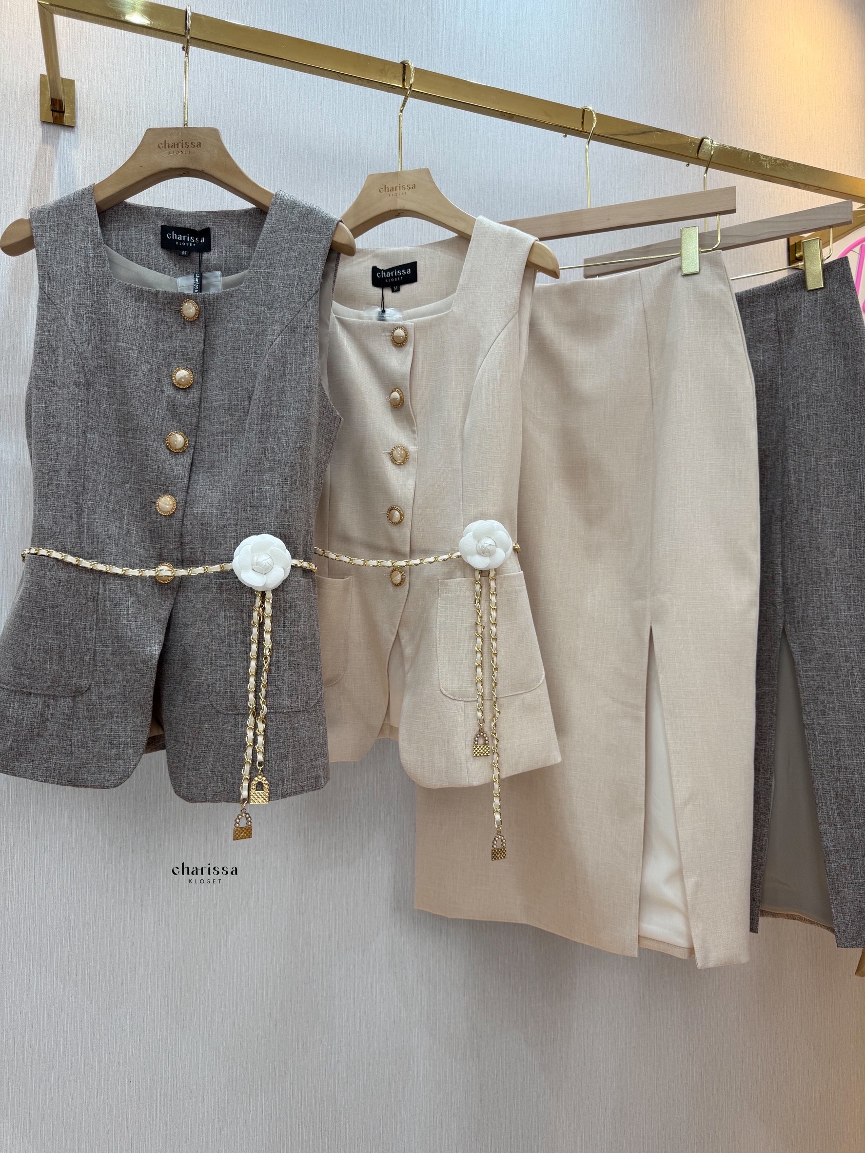 เซ็ท 4 ชิ้น เสื้อคอเหลี่ยม+ กระโปรงยาว+เข็มขัดโซ่+เข็มกลัดดอกไม้ สวยหรูมาก เซ็ท 4 ชิ้น เสื้อคอเหลี่ยม+ กระโปรงยาว+เข็มขัดโซ่+เข็มกลัดดอกไม้ สวยหรูมาก