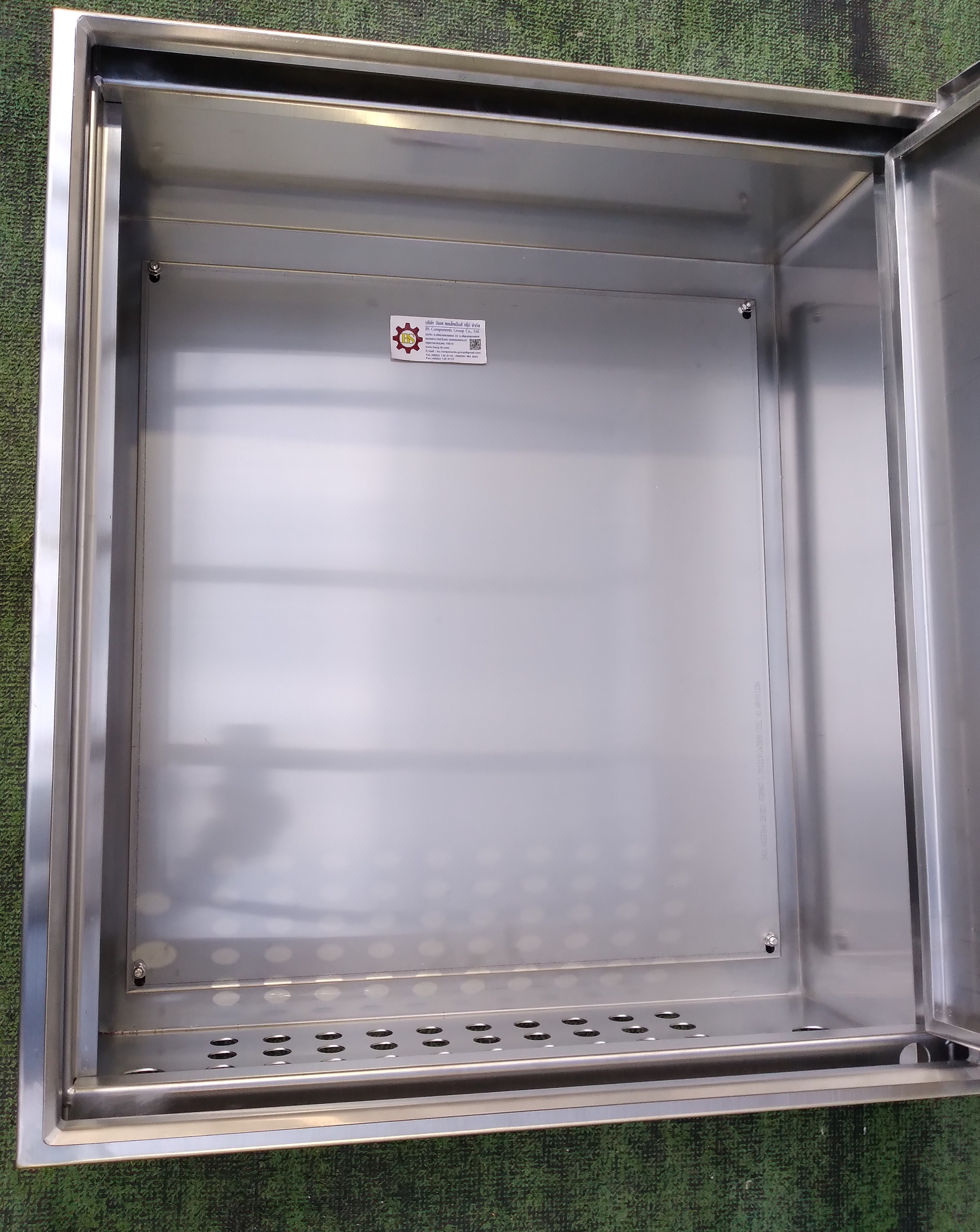 ตู้สแตนเลส 304 ฝาสองชั้น ทึบ กันน้ำ W606xH680xD300mm. Thk 1.5mm.