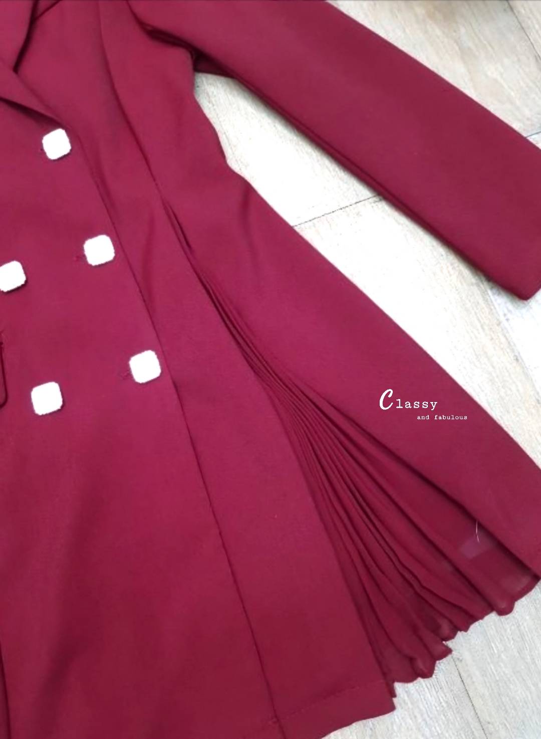 Dress สูท คอปกสูทแขนยาว บ่าเสริมฟองน้ำ ผ้าสูทอัดกาวอย่างดี กระดุมหน้าสวยๆ 6เม็ด และปลายกระโปรงด้านข้างอัดพลีท ผ้าดีมากมีน้ำหนัก มีซับในทั้งตัว งานหรูงานดูแพงเวอร์วัง สวยระดับ10 จัดเลยไม่ผิดหวัง ผ้าดี๊ดี
