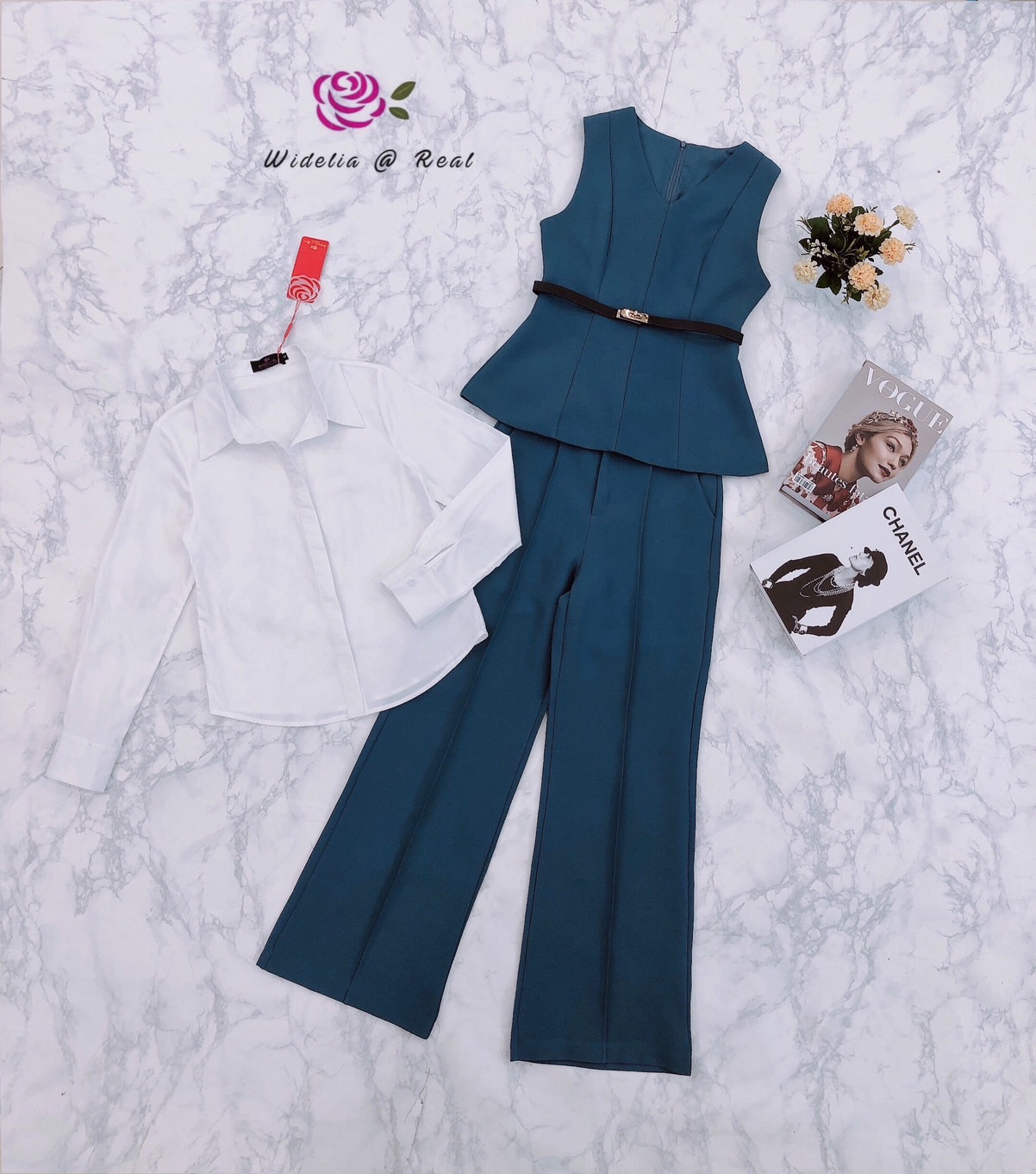 Set 4 ชิ้น มีเสื้อเชิ้ตสีขาว+เสื้อแขนกุด+กางเกงขายาว+เข็มขัด 1 เส้น งานเนื้อผ้าอย่างดีมีน้ำหนัก ผ้าไม่บาง ตัวเสื้อแขนกุดซิปหลัง กางเกงขากระบอกทรงเอวสูง เย็บตีเกล็ดหน้า