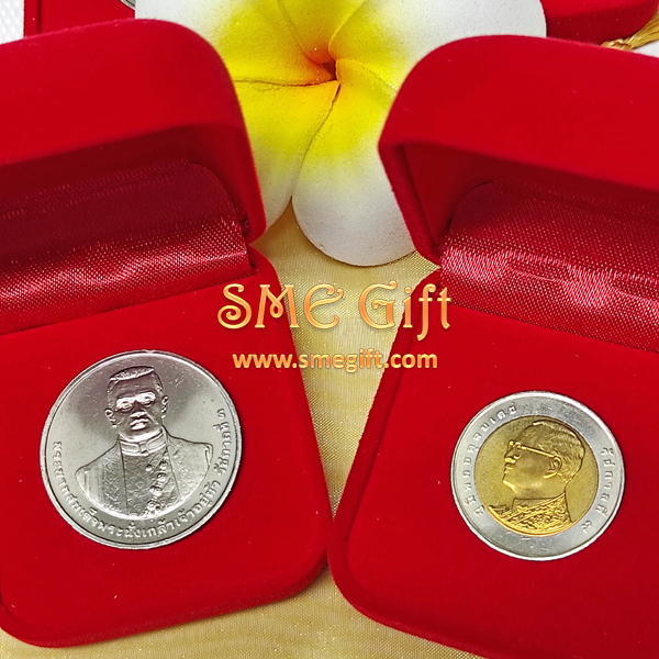 เหรียญที่ระลึก ร.9 + ร.3 พร้อมกล่องกำมะหยี่และถุงไหมแก้ว COIN 011 ชิ้น