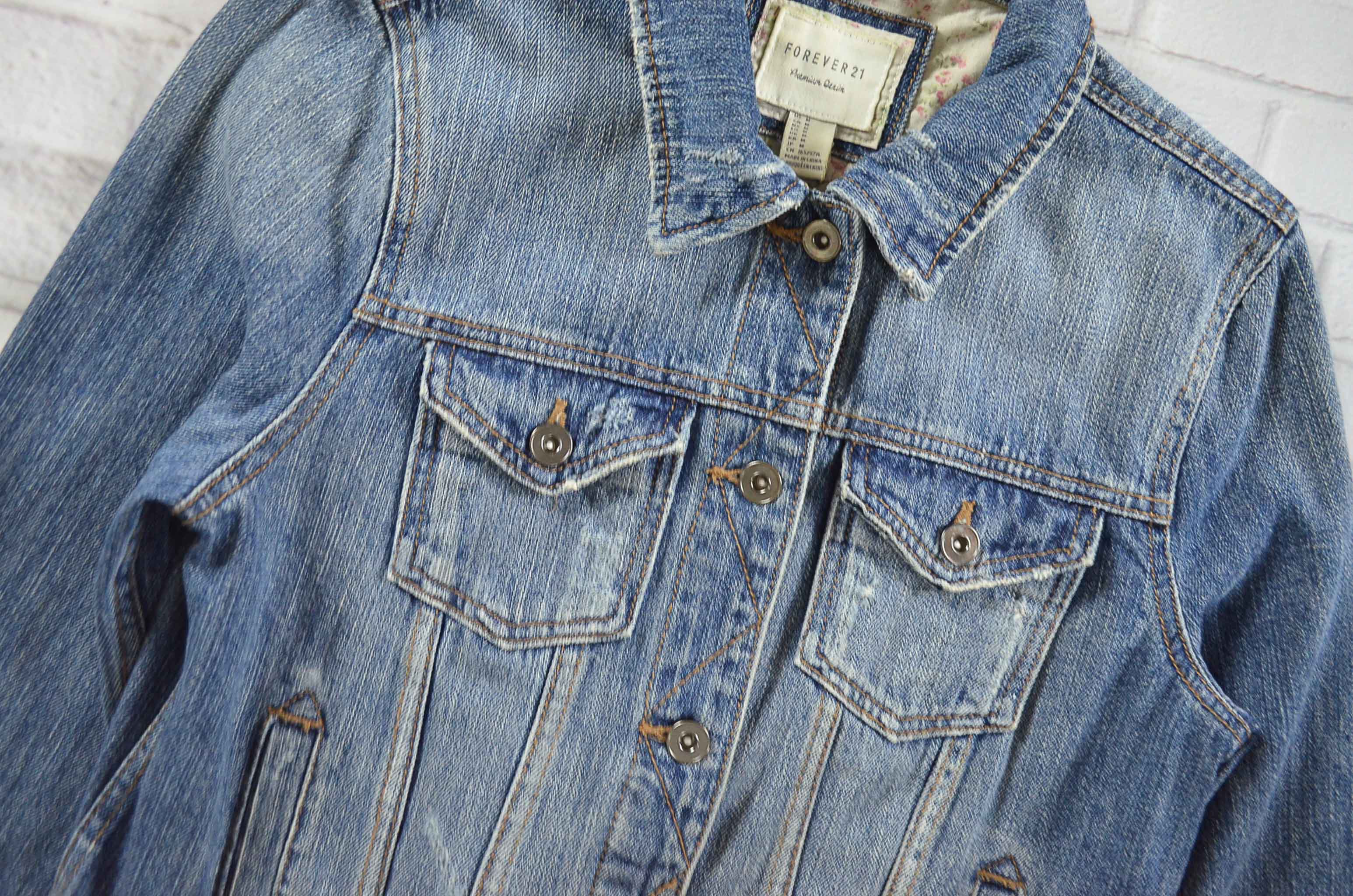 FOREVER 21 อกจริง37' (M) เสื้อแจ็คเก็ตยีนส์ เสื้อยีนส์แขนยาวหญิงชาย ผ้านุ่มใส่สบายใส่คลุมทรงสวย