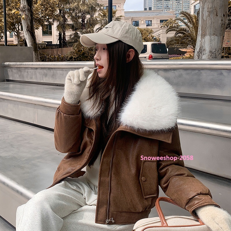 แค่ใส่ก็ได้ลุค “Luxury Winter Girl” แจ็คเก็ตดาวน์ปกขนเฟอร์ ทรงโอเวอร์ไซส์สุดเก๋ กันหนาวติดลบได้จริง ใส่ถ่ายรูปก็สวยปัง! มี 6 สี เลือกแมทช์ได้ทุกสไตล์
