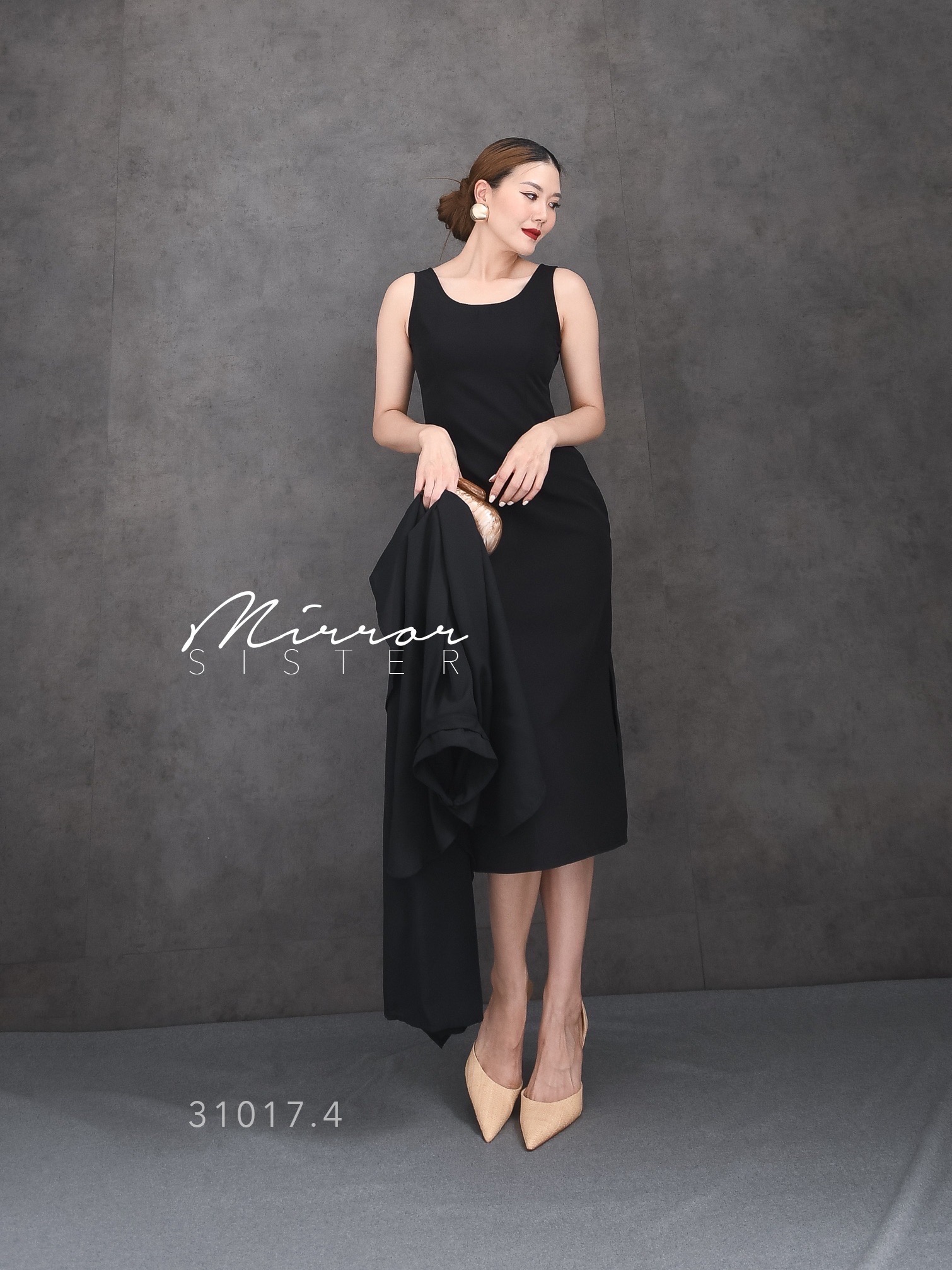 MiRRoRSiSTER's LoLo S. DReSS•• เซ็ทเดรส2ชิ้น สวยอลัง ชิ้นในเป็นเดรสแขนกุดทรงสวยเป๊ะมาก ช่วงเอวแต่งตีเกร็ดเพื่อความมีสัดส่วน ช่วงล่างเป็นกระโปรงทรงสอบผ่าข้าง ใส่สวยดูผอมเพรียว ชิ้นนอกเป็นงานคลุมไหล่ ช่วงอำพรางต้นแขนและด้านหลัง