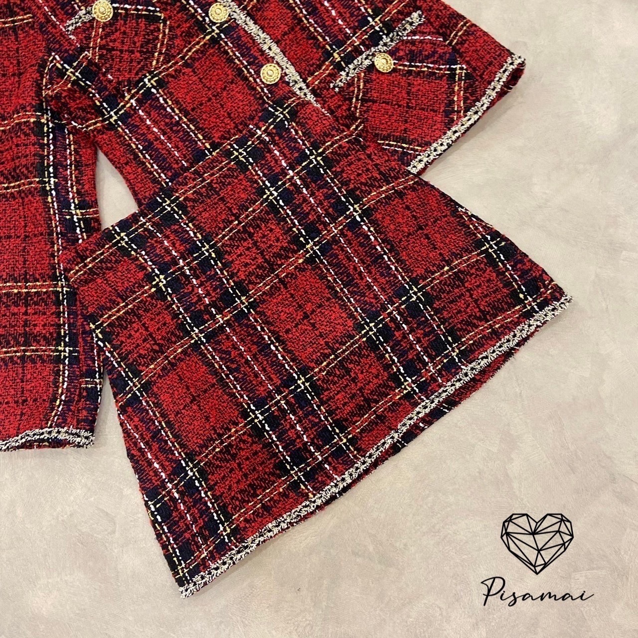 เซ็ตผ้าทวิสลายสก็อตสีแดงน่ารักๆ มาคู่กับกระโปรงสอบตัวสั้นเข้าเซ็ต เหมาะกับช่วงเทศกาลมากๆค่า ราคานี้มือต้องไวเลยค่า