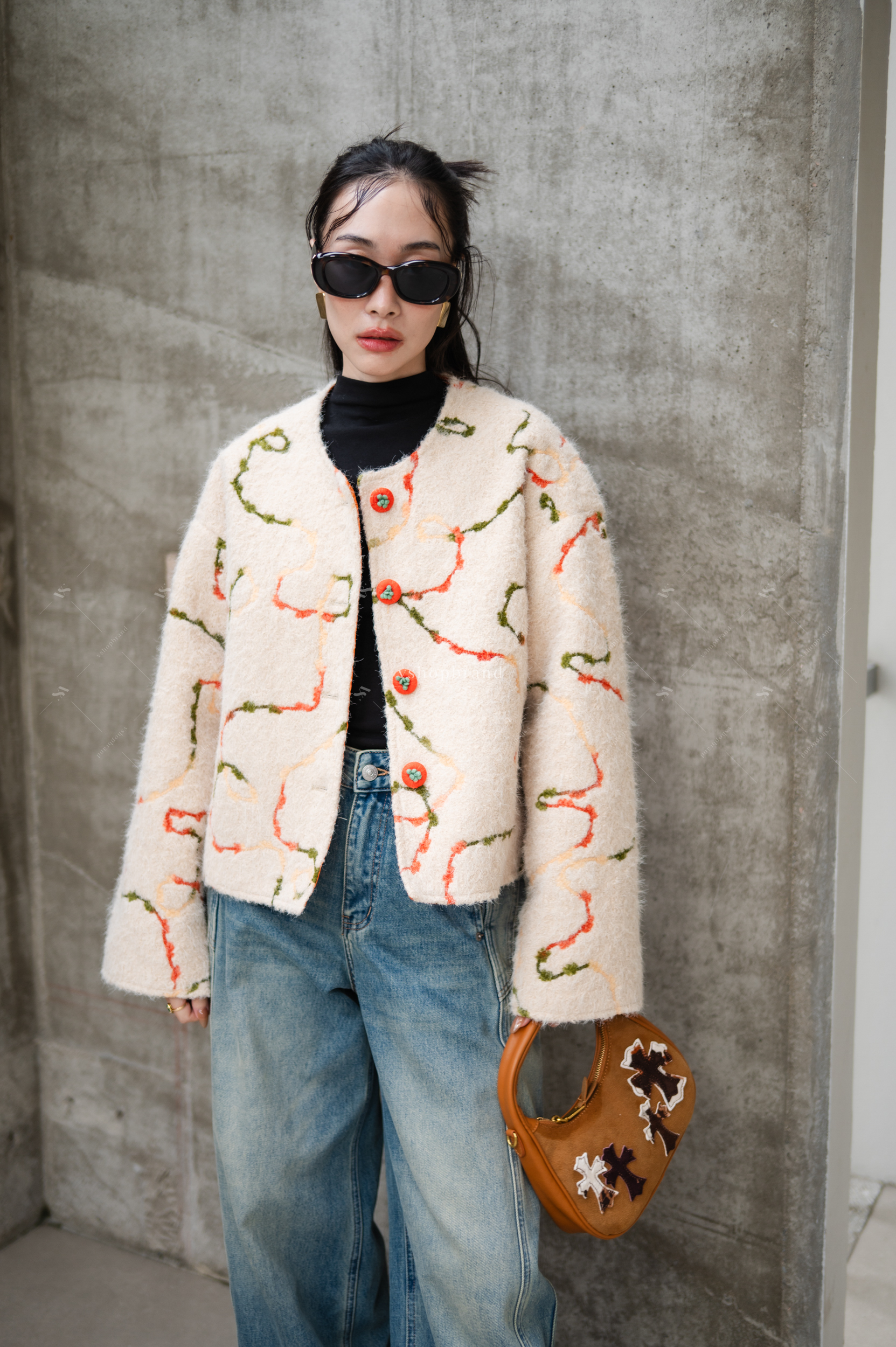 เสื้อคลุมผ้าวูปักลายเส้นกระดุมลูกพลับ