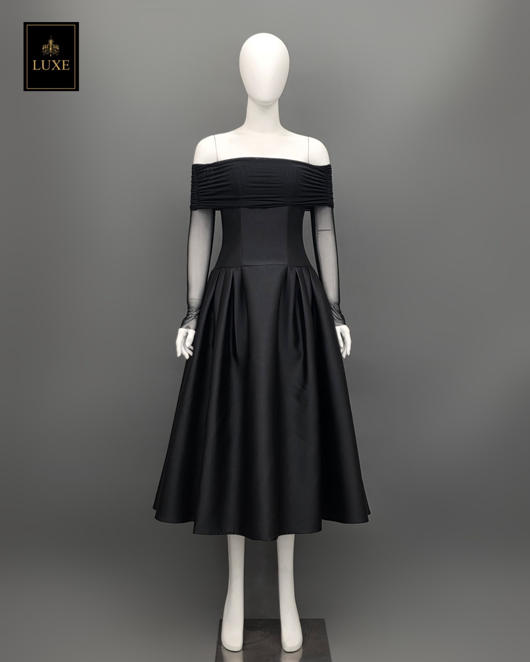 ☑️ เดรสเสื้อแขนยาวเปิดไหล่ กระโปรงยาวคลุมเข่า แขนเสื้อซีทรู ☑️ ตัวชุดทำจากผ้าไหมดัตเชส แขนเสื้อทำจากผ้าเน็ตเนื้อนุ่มยืดหยุ่น ☑️ คัทติ้งประณีต มีซิปซ่อนและซับใน