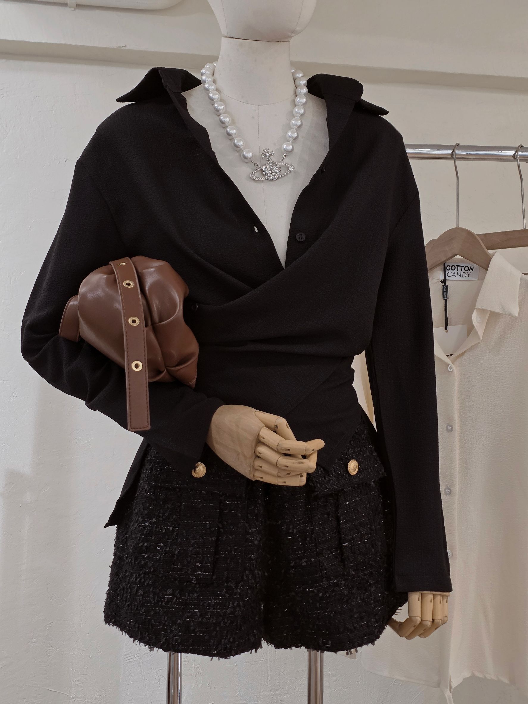 Tag#cottoncandy ชุดเซทสุดเริ่ดมาแล้วคร่าาาา รถ่นนี้บอกเลยคุ้มมาก มา2ชิ้น ตัวเสื้อดีเทลเก็สุดๆ กางเกงผ้าชาแนลสวยจึ้งมากๆ รุ่นนี้ใส่เข้ากัยแบบจึ้งแน่นอนคร่าาาาาา