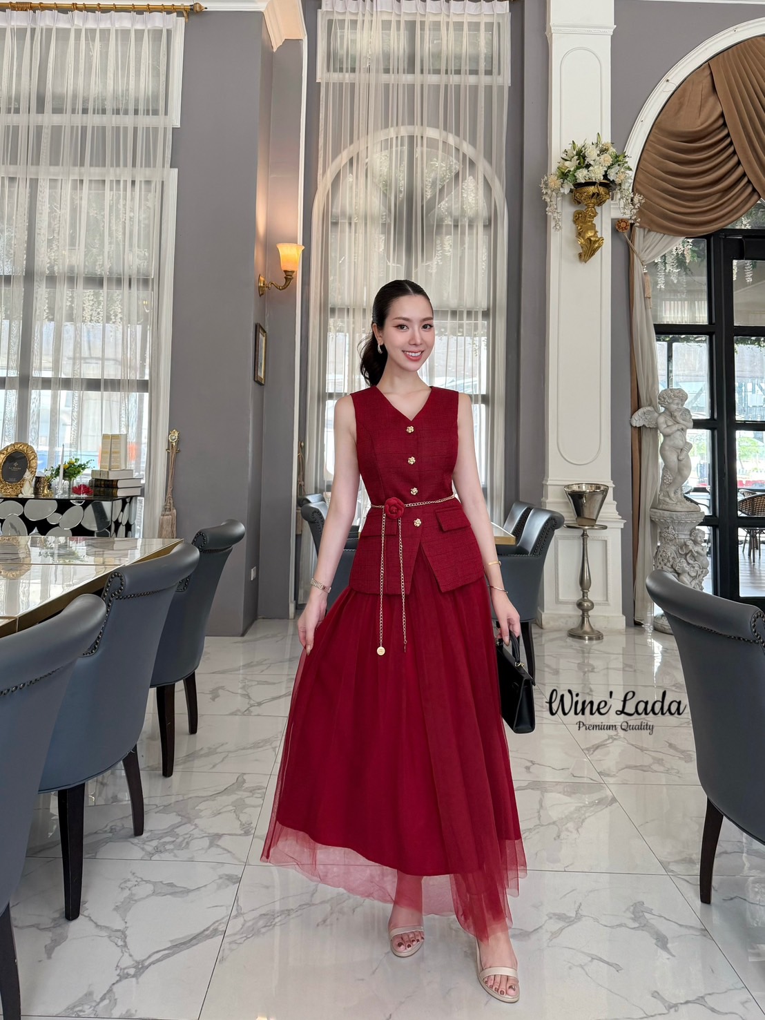 Set 4 Pcs. เช็ทเสื้อแขนกุดกระดุมหน้า เนื้อผ้ามีเทคเจอร์ มาพร้อมกระโปรงมุ้งสีเข้าเซ็ท มีเข็มกลัดดอกไม้และเข็มขัดโซ่ เพิ่มความลัคซู ทรงสวย เป๊ะ สวยหรู ดูแพง มากค่ะ ใส่แล้วผอมเพียว ซับในทั้งตัว เนื้อผ้าใส่สบาย สายลัคซูรี่ ต้องมีติดตู้ ใครได้ลองแล้วจะหลงรักค่
