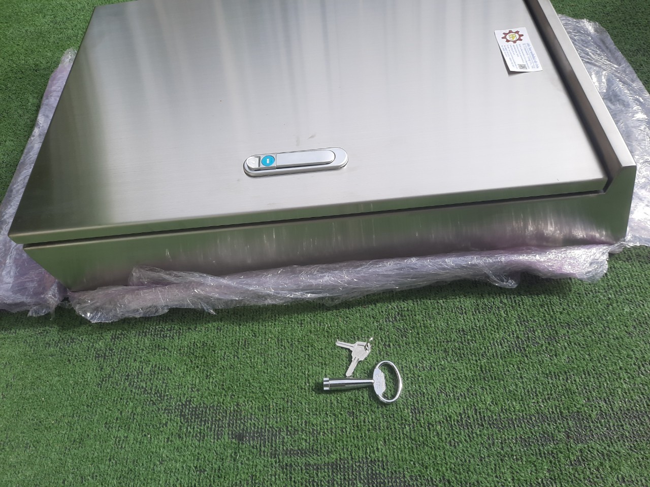 LOAD CENTER 100A ตู้สแตนเลส 304 มีหลังคาสโลป W450xH650xD152mm. (30ช่อง)