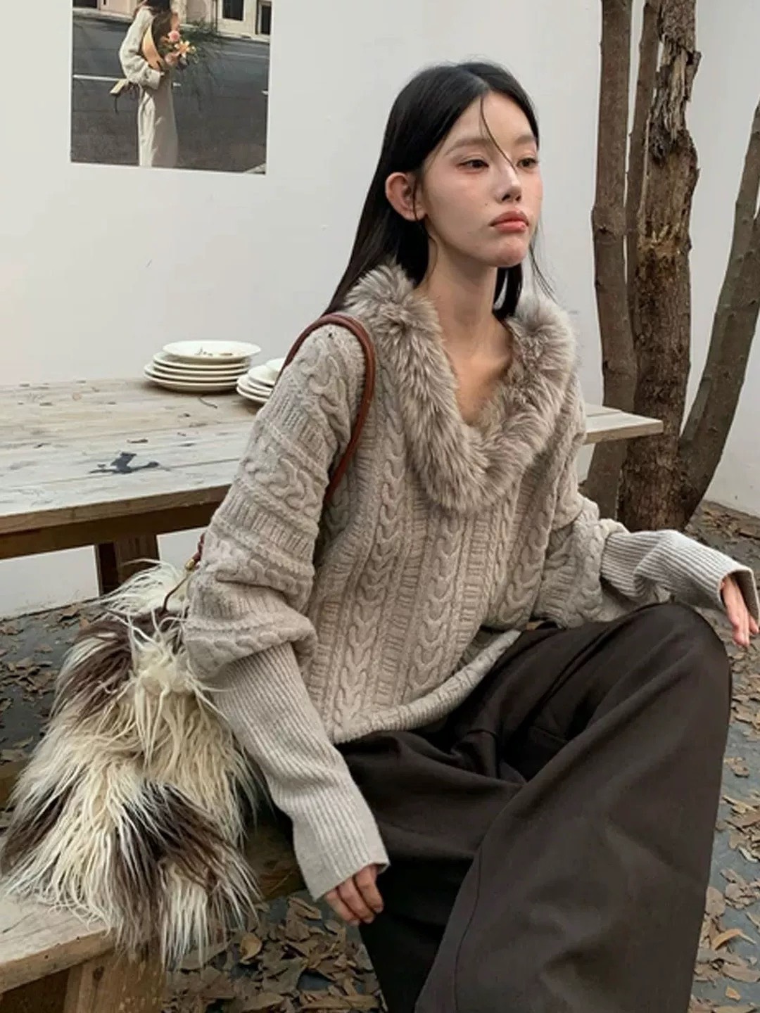 :เสื้อสเวตเตอร์ตกแต่งขนเฟอร์ ผ้าไหมพรมลายเปียน่ารักมากค่ะตัวนี้ เนื้อผ้านิ่มสวมใส่สบายมากค่ะ