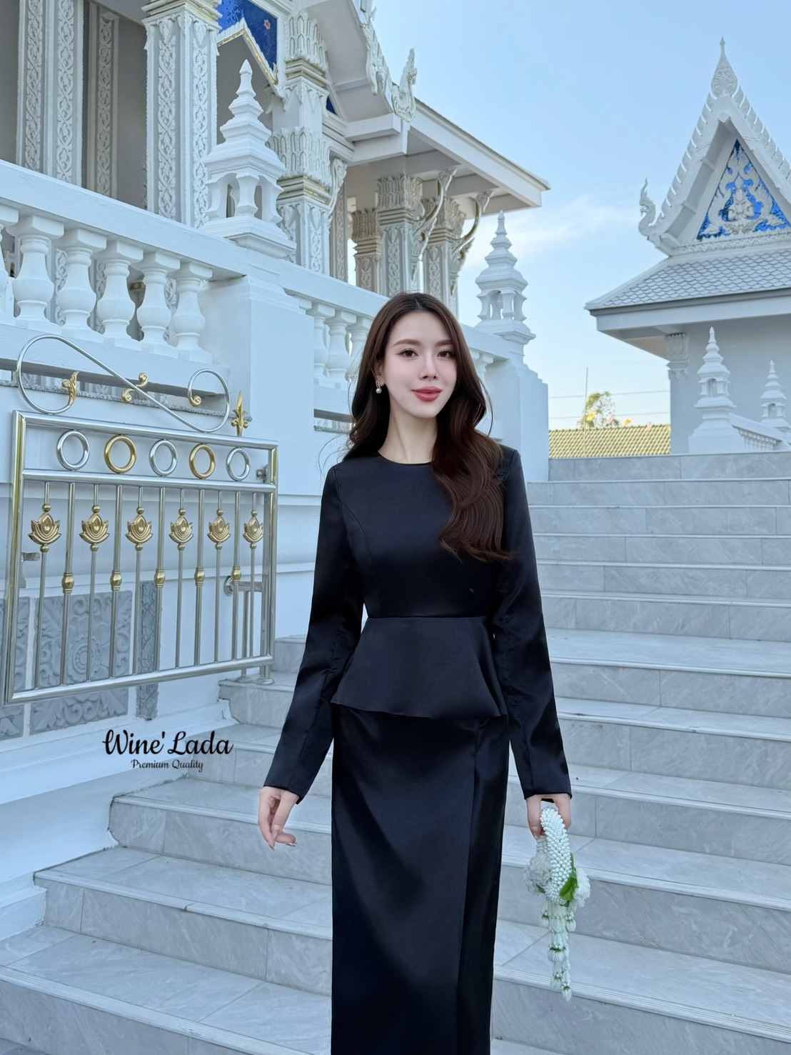 Set 2 Pcs. เซ็ทชุดไทยแบบเรียบๆเสื้อแขนยาวปลายระบาย อกมีฟองน้ำ มีซิปด้านหลัง มาพร้อมกับกระโปรงผ้านุ่มลื่น ทรงสอบเข้ารูป จะงานราช งานบุญ ได้หมดเนื้อผ้าใส่สบาย ทรงสวยมากค่ะ เป๊ะและเข้ารูป ใส่แล้วผอมเพียว กระโปรงซับในทั้งตัว ใครได้ลองแล้วจะหลงรักค่าา รับรองคุ