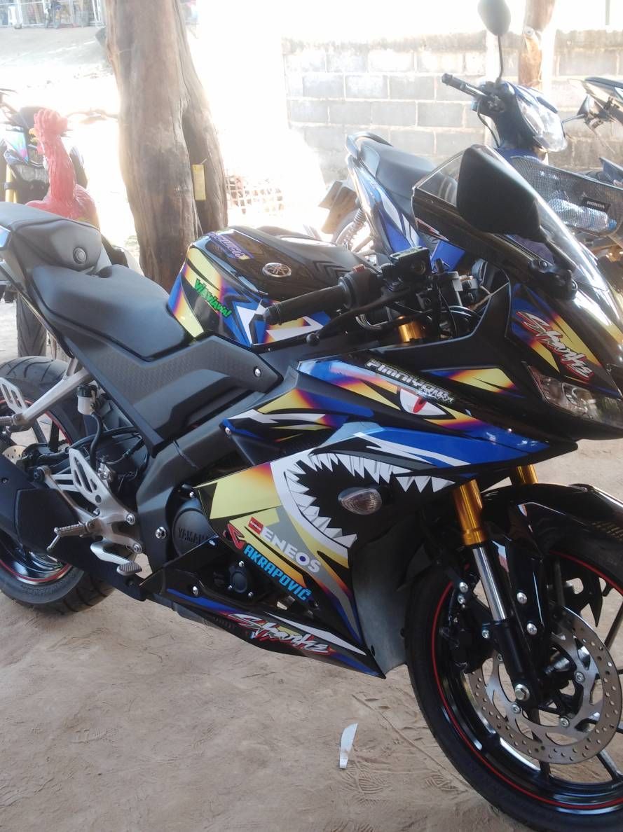 Sticker YAMAHA R15 ลายฉลาม ติดรถได้ทุกสี (เคลือบเงาแท้) สติ๊กเกอร์ ติดรถมอเตอร์ไซค์ ยามาฮ่า อาร์สิบห้า