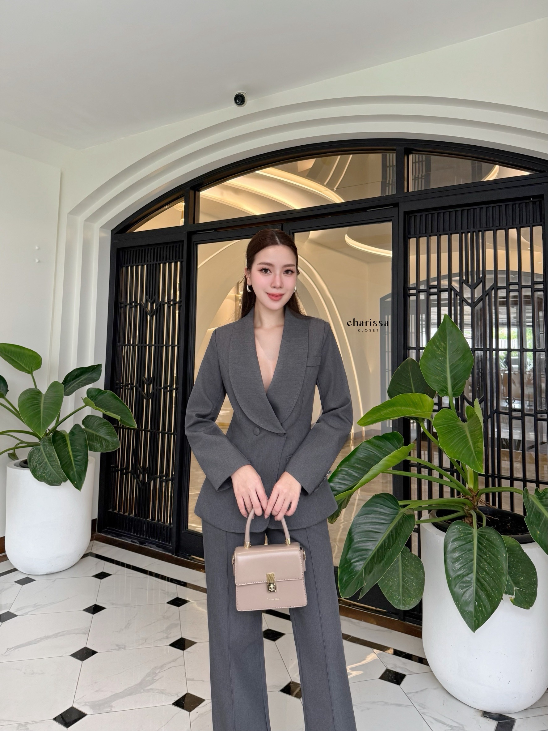 เซ็ทสูทปกสวยเรียบหรู #ชุดใส่ทำงาน #ชุดทำงานสวยๆ#ชุดเซ็ทใส่ทำงาน#ชุดเสื้อสีฟ้า #OOTD #สูทสีเทา #สูทสีเทาออกงาน #สูทสีเทาเท่ห์ๆ #สูทสีเทาไปงาน #สูทสีเทาสวยๆ #สูทสีเทาเก๋ๆ #สูทสีเทาใส่ทำงาน