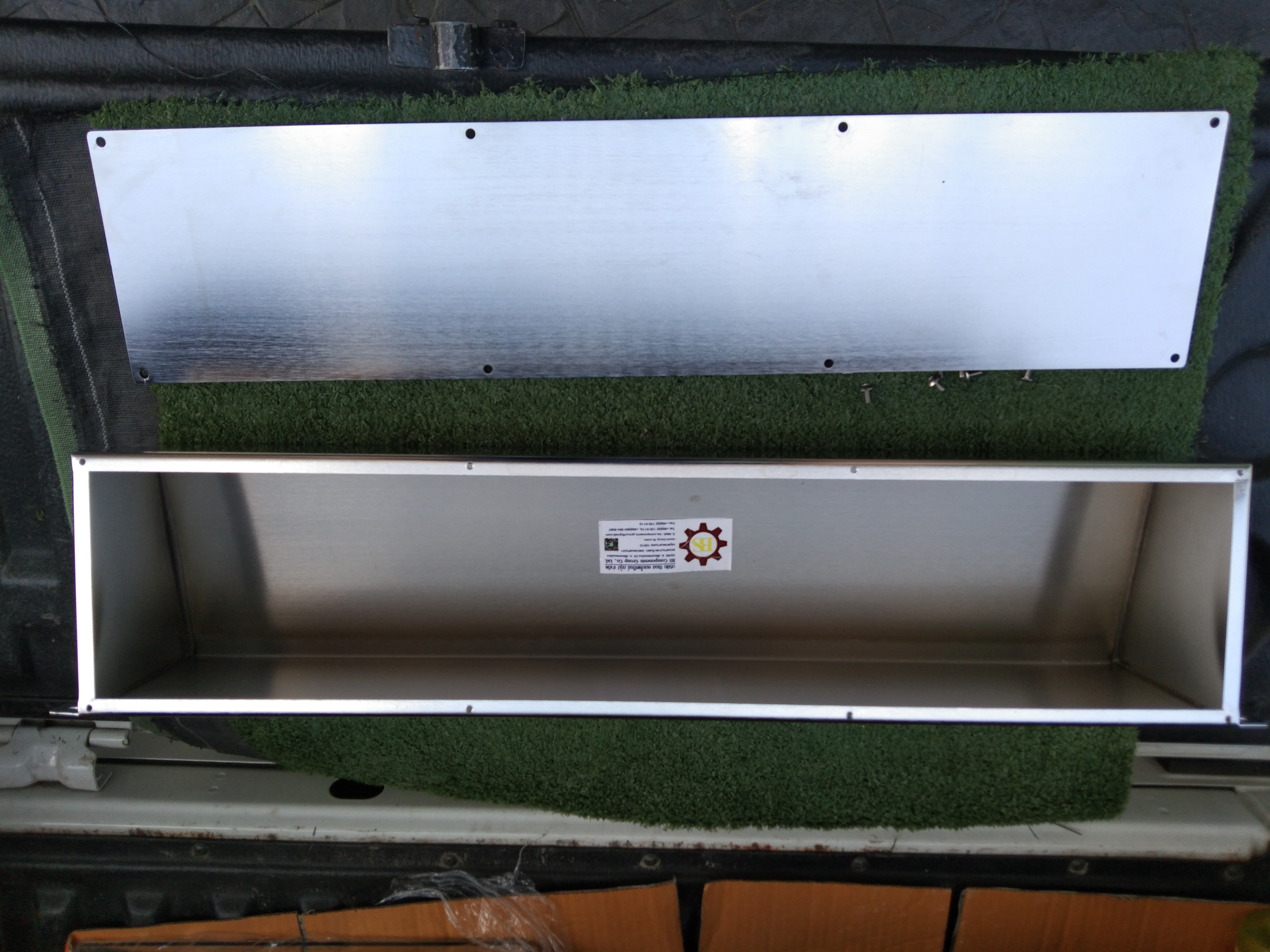 กล่องสแตนเลสด้านบนสโลป POWER PLUGS (A) W650xH150xD150mm.