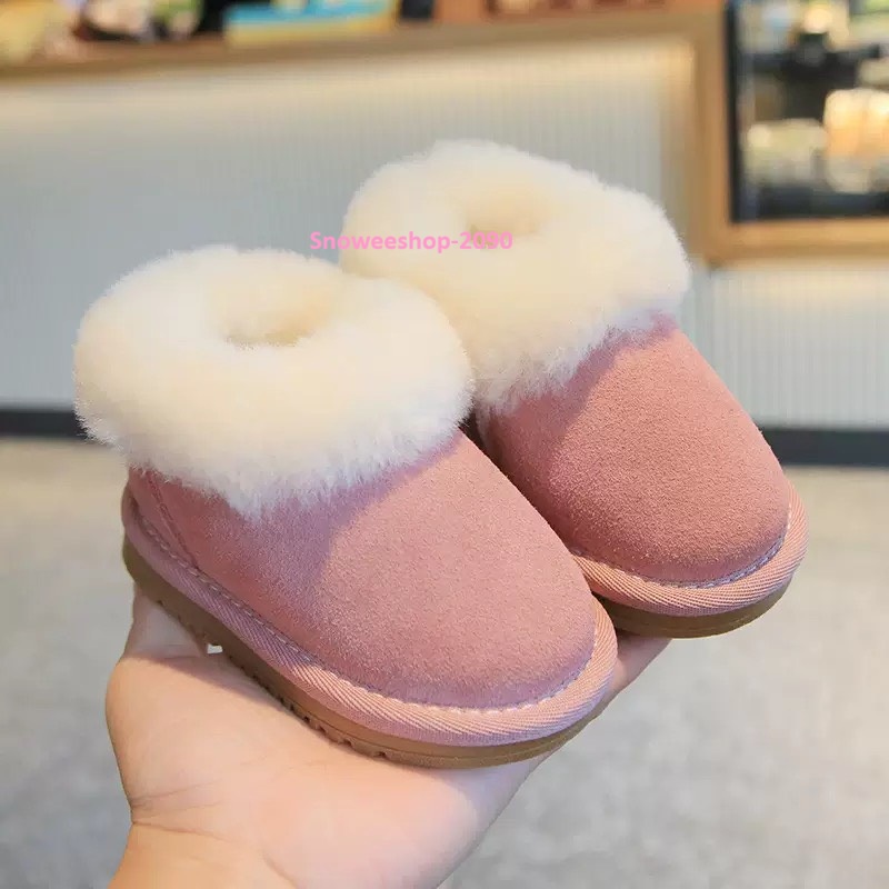 บู๊ตบุขน อุ่น นิ่ม เดินไม่ลื่น ไซส์ 15-25 สำหรับอายุประมาณ 1-3 ขวบ มีให้เลือก 3 สีละมุน น่ารักทุกสีเลย รองเท้าบู๊ตกันหนาวสำหรับเด็กเล็ก บุขนฟูทั้งตัว นุ่ม อบอุ่น ไม่บาดผิว สวมง่ายด้วยซิปข้าง แม่ไม่ต้องเหนื่อยใส่ให้นานเลยบู๊ตบุขน อุ่น นิ่ม เดินไม่ลื่น ไซส์