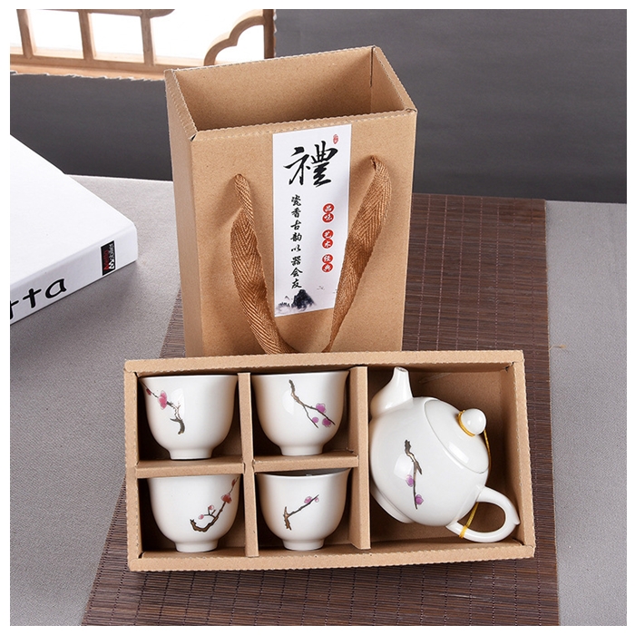ชุดกาน้ำชา พร้อมถ้วย 4 ใบ สีขาวลายจีน แพ็คกล่องคร๊าฟ พร้อมป้ายชื่อ