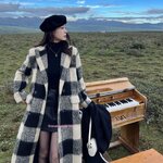 เสื้อโค้ทตัวยาวลายสก๊อตสีดำครีม ผ้าวูลผสมแคชเมียร์พร้อมซับในหนา ปกคอวีพร้อมกระดุมและกระเป๋าหน้าใส่สบายหรูหรา กันหนาว กันลม กันหิมะได้