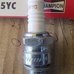 หัวเทียน L95Y CHAMPION เกลียวกลาง ( เหมาะสำหรับรถ Vespa รุ่นเก่า ) บ็อก NO 21 ราคาตัวละ [ ระยะการใช้งาน 25000 - 30000 กม. ]