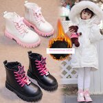 Out of Stock รองเท้าบูทกันหนาวสำหรับเด็กผู้หญิง บูทสั้นกันหนาวทรงมาร์ตินพร้อมบุขนด้านใน ใส่กันหนาว กันลม ลุยหิมะ ได้เป็นอย่างดี พื้นออกแบบมาเพื่อกันลื่นโดยเฉพาะ ใส่สบายเท้าเหมาะสำหรับเดินนาน มี 2 สี ไซ 26 ถึง 37